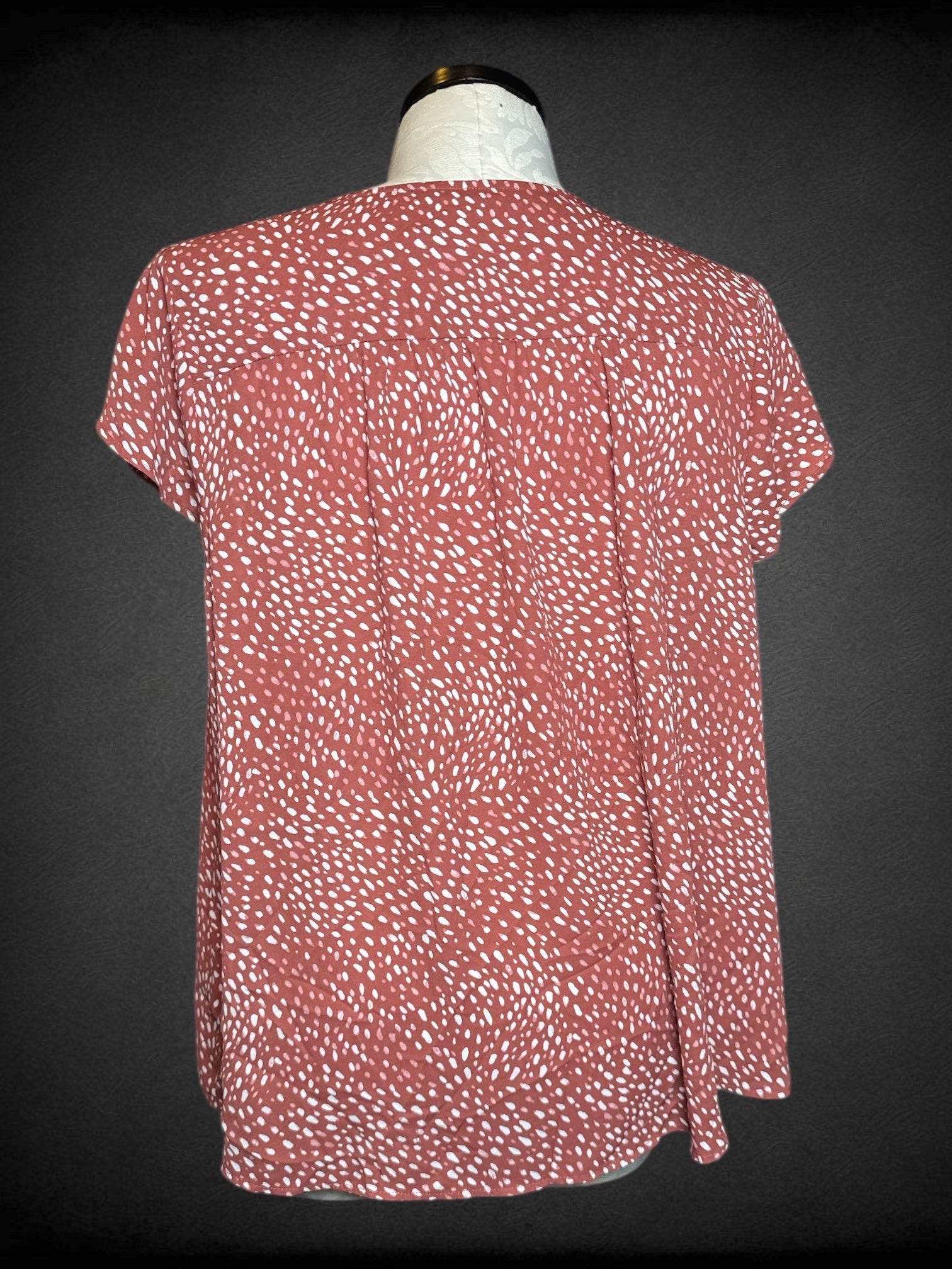 3X Torrid pinkish flowy top with white and pink spots