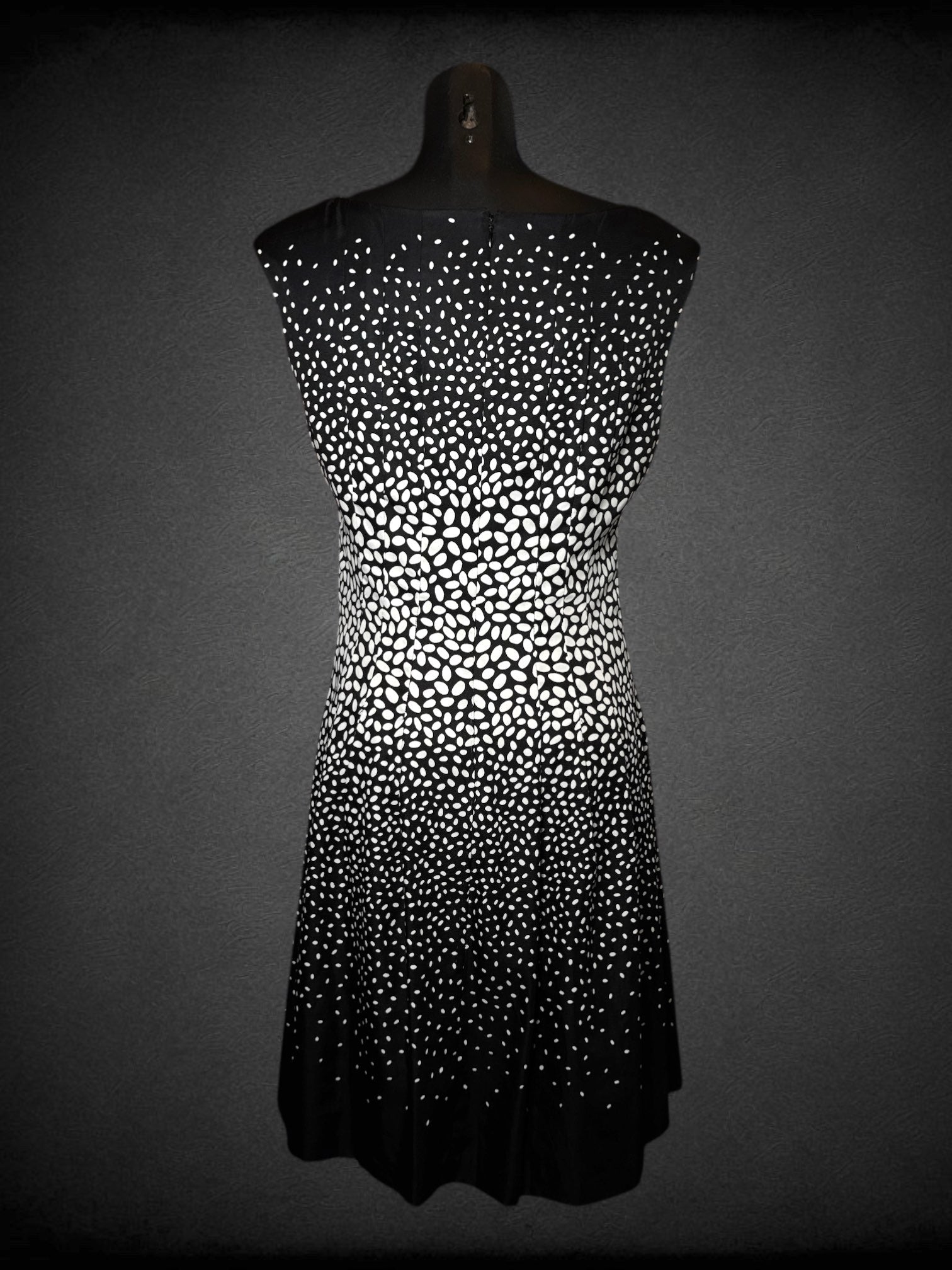 M ANN TAYLOR black pleated dress with white speckled pattern and zipper on back