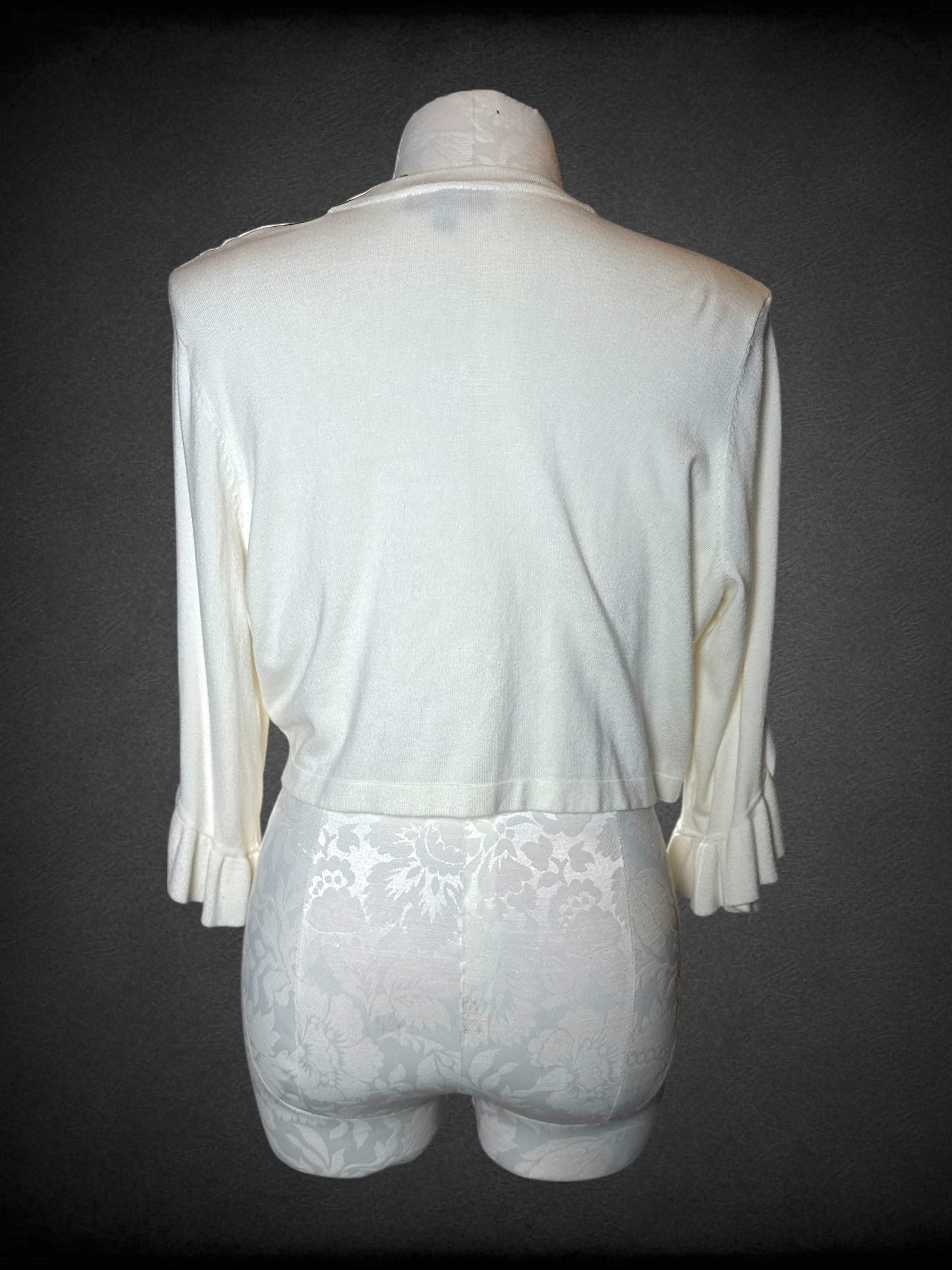 2X LANE BRYANT cropped cream cardigan with ruffle hemmed sleeves