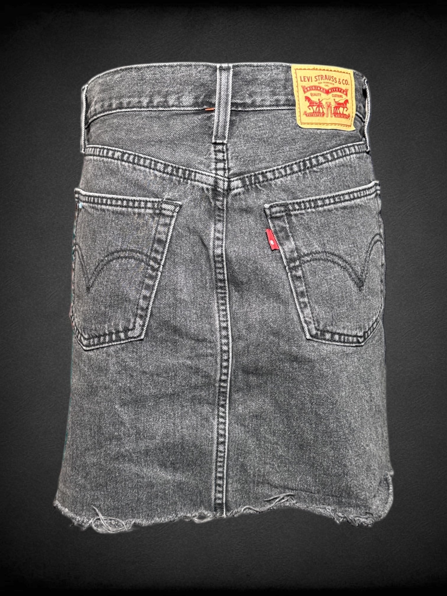 S Levi Strauss & Co. black washed denim skirt with pockets, and zipper/button closure