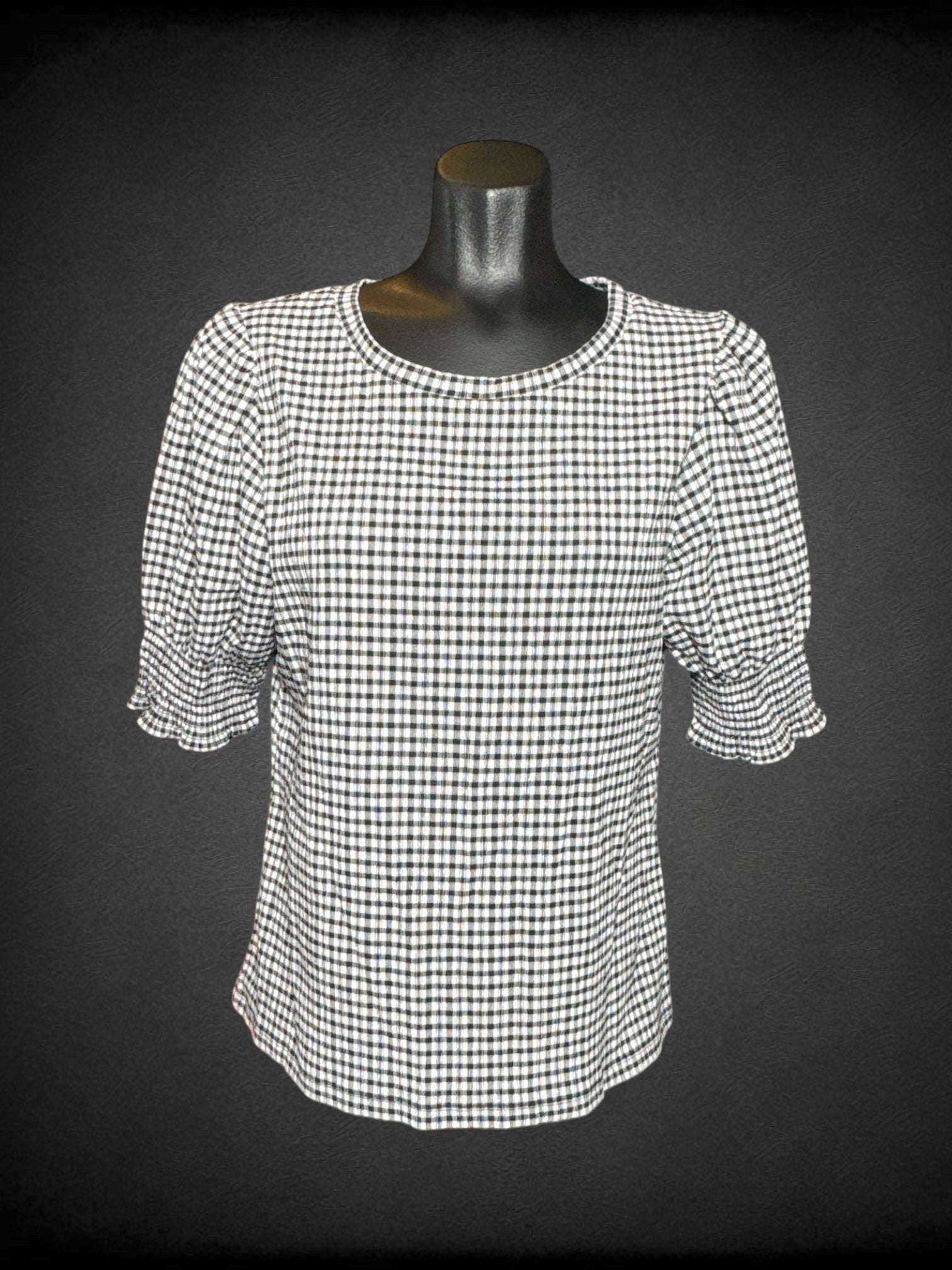 L Ann Taylor black and white short sleeve gingham top with shirred cuffs on sleeves