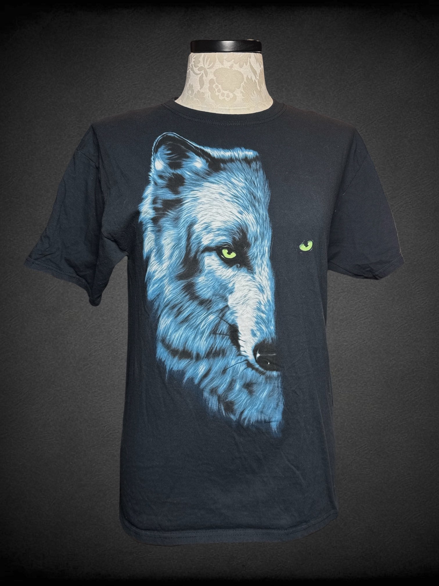 XL FRUIT OF THE LOOM black t-shirt with wolf graphic