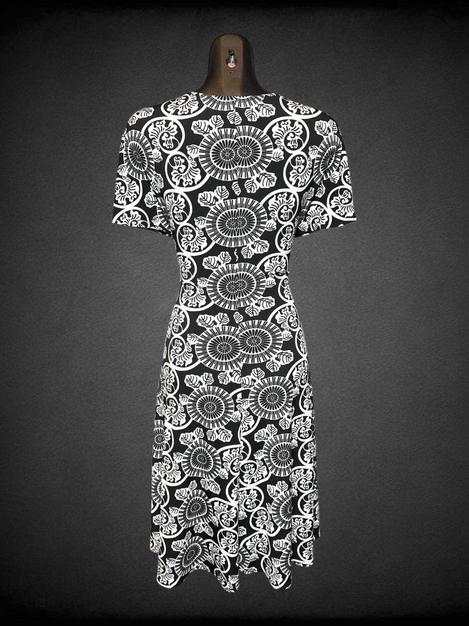 M Donna Morgan black and white short sleeve dress with paisley design, tie on front, and faux wrap design