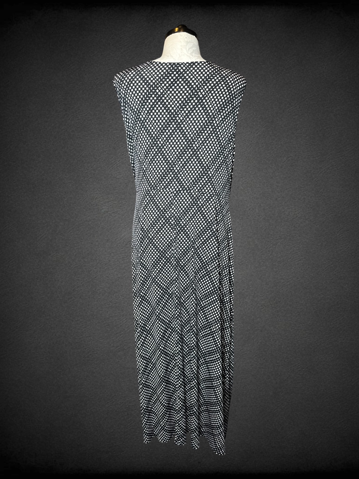 5X American Skye black and white sleeveless dress with geometric design, tie on side, and faux wrap design