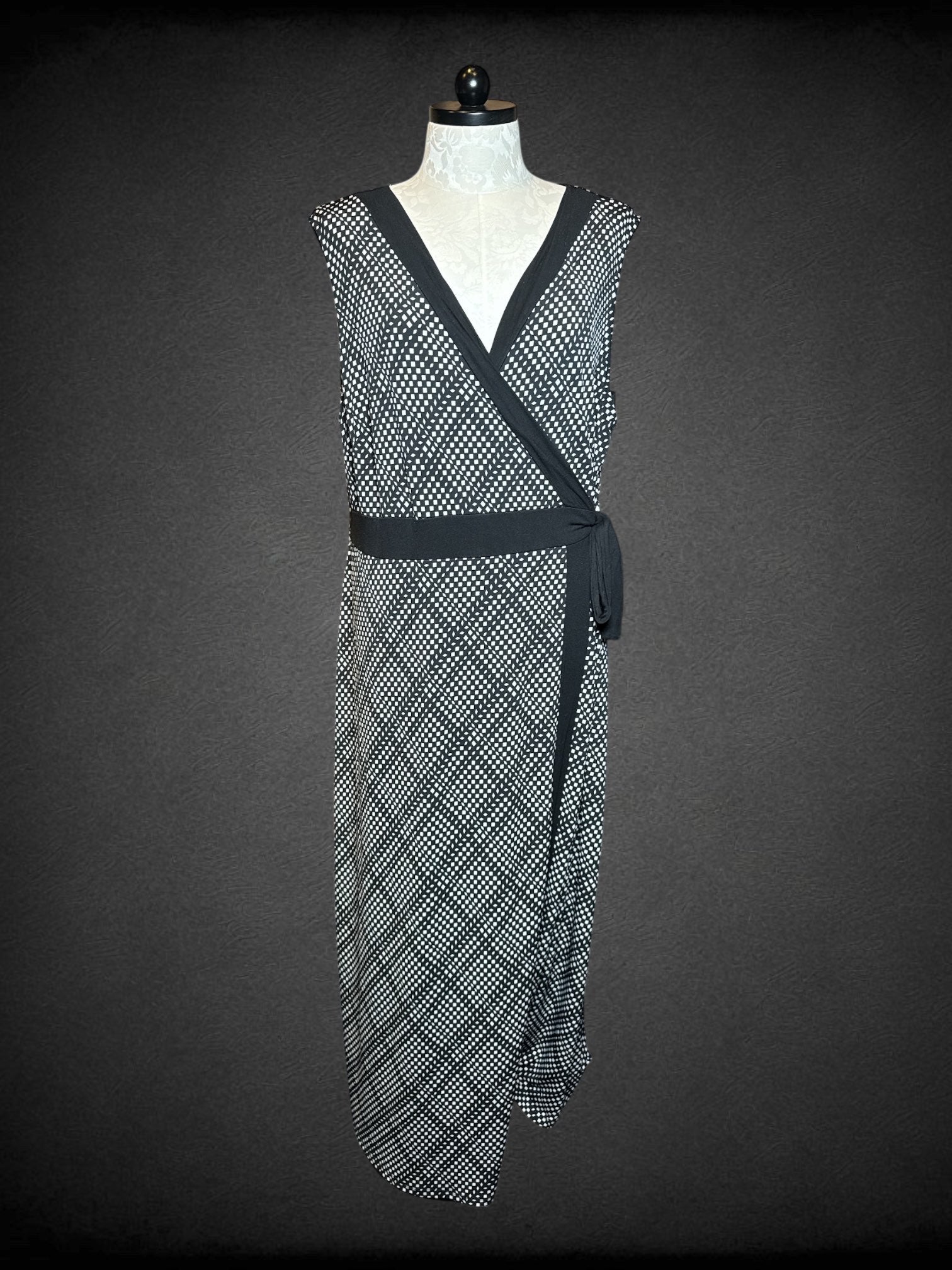 5X American Skye black and white sleeveless dress with geometric design, tie on side, and faux wrap design