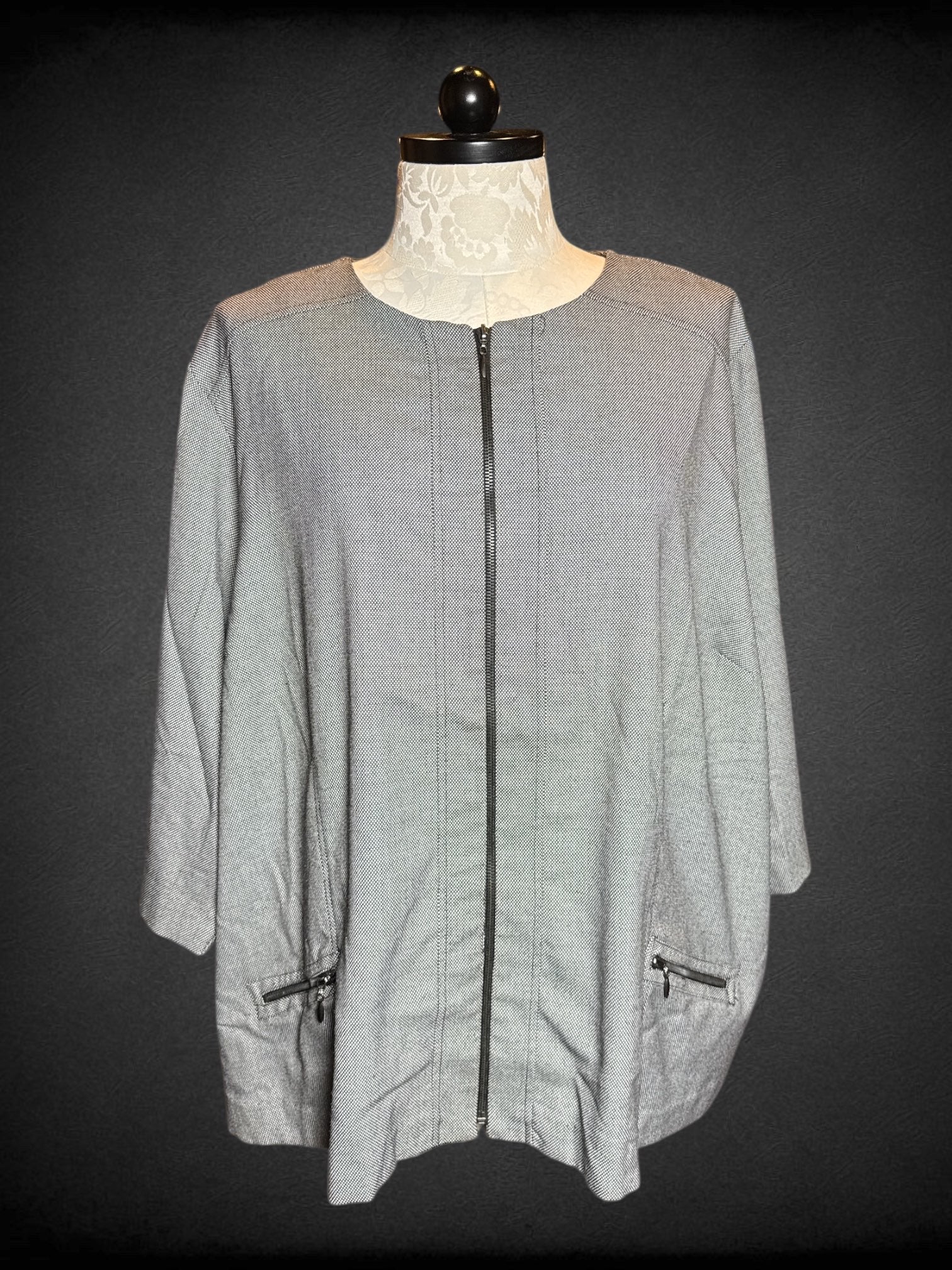 5X Maggie Barnes black and white zip up jacket with zipper pockets