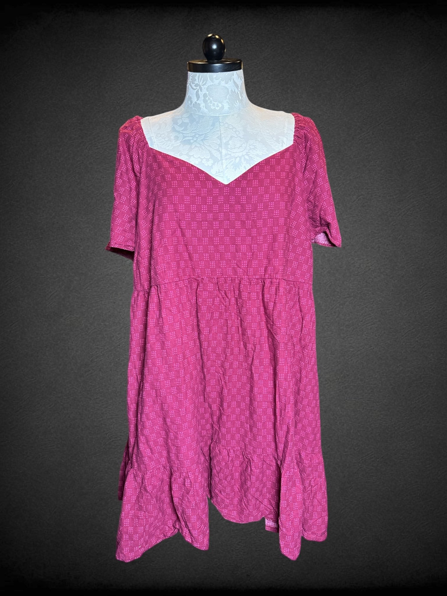 4X Ava & Vic maroon short sleeve dress with pink dot designs, pockets, and shirred back