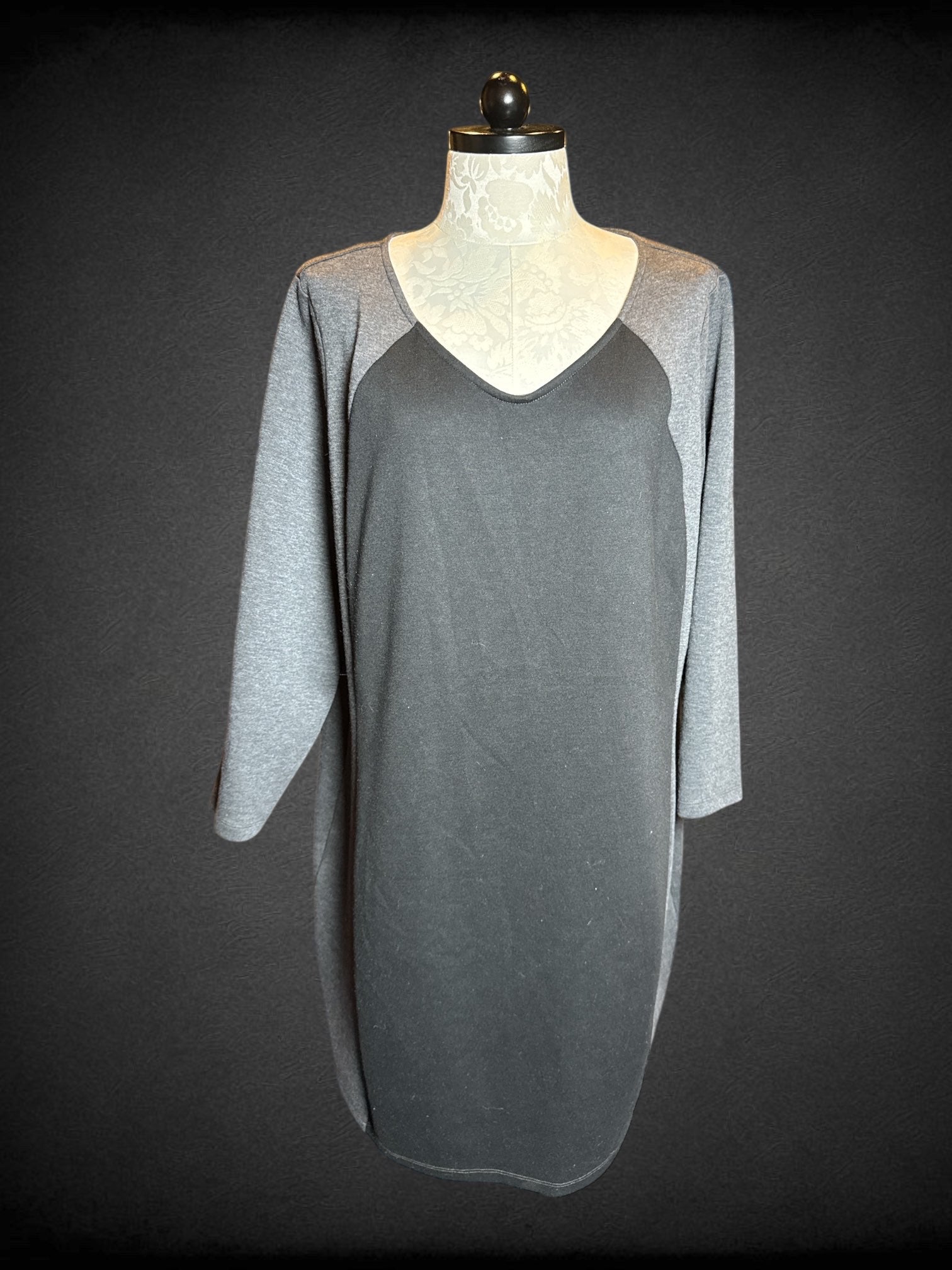 4X Old Navy grey and black long sleeve dress with paneled design, and zipper on back