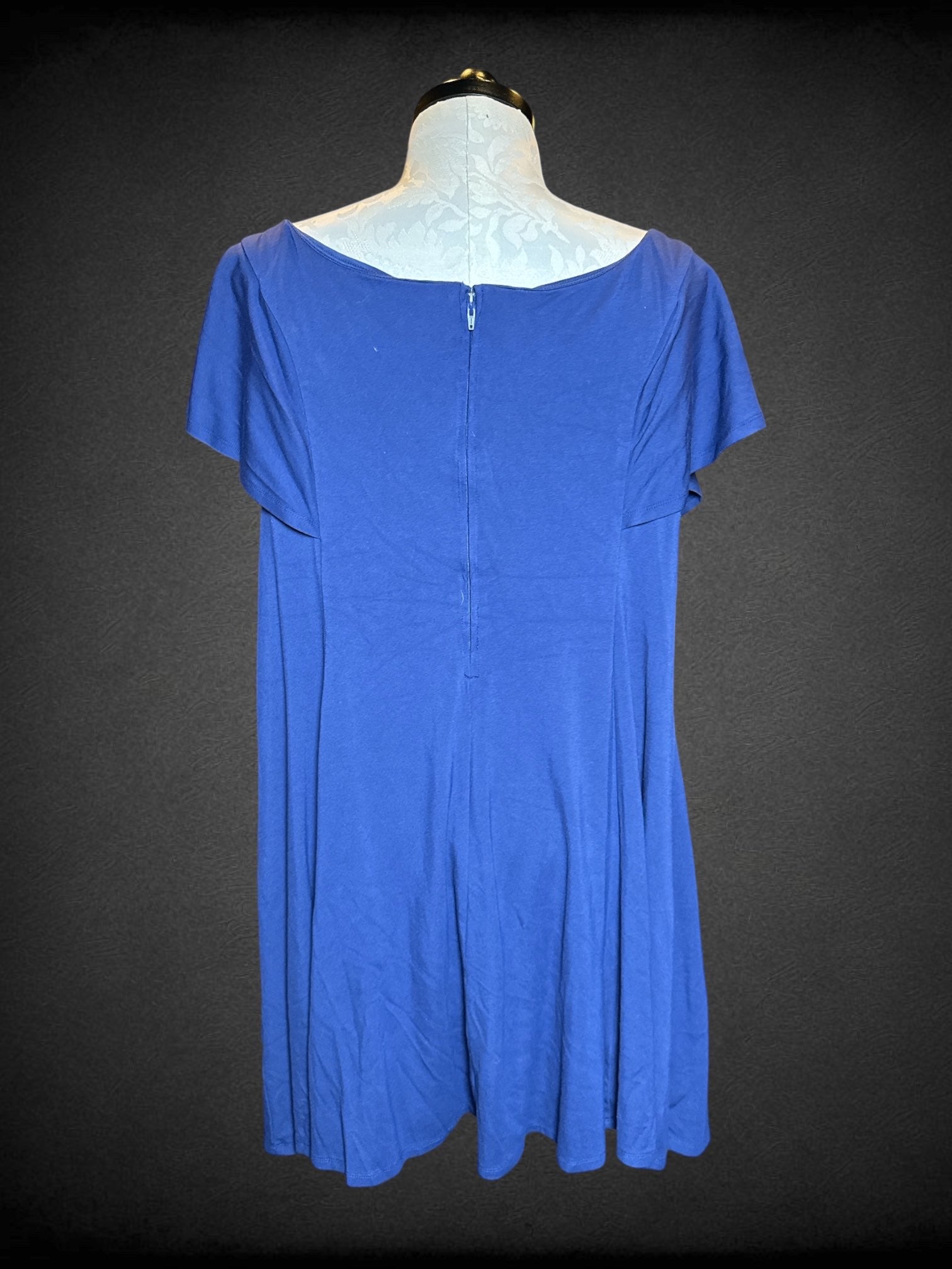 4X Torrid blue short sleeve dress with zipper on back, and flowy sleeve