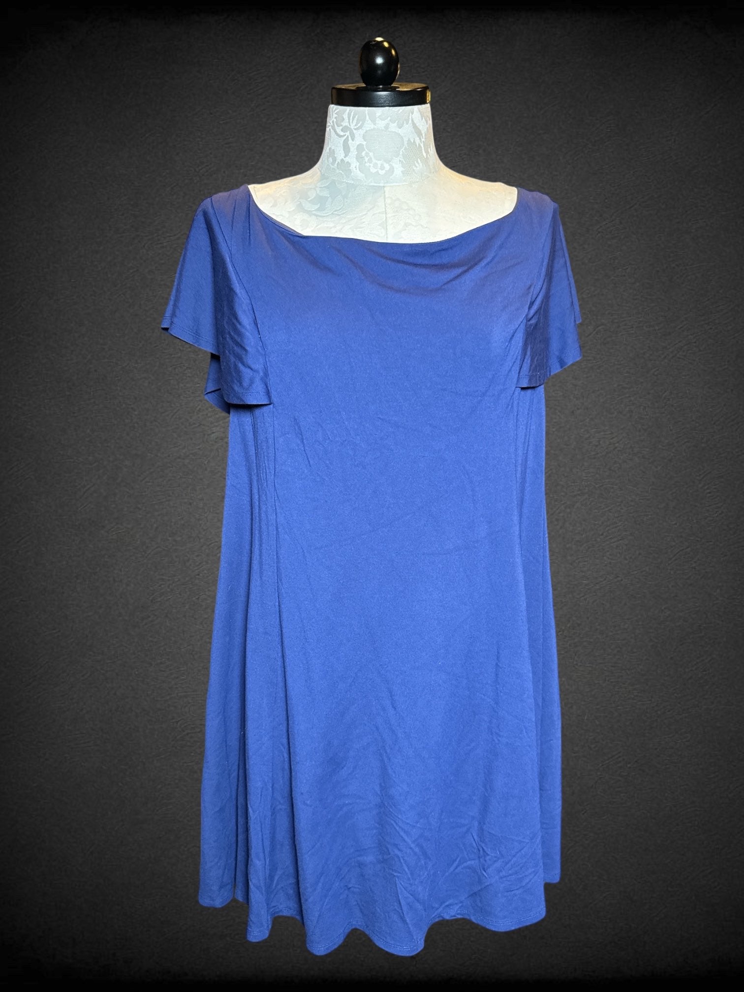 4X Torrid blue short sleeve dress with zipper on back, and flowy sleeve