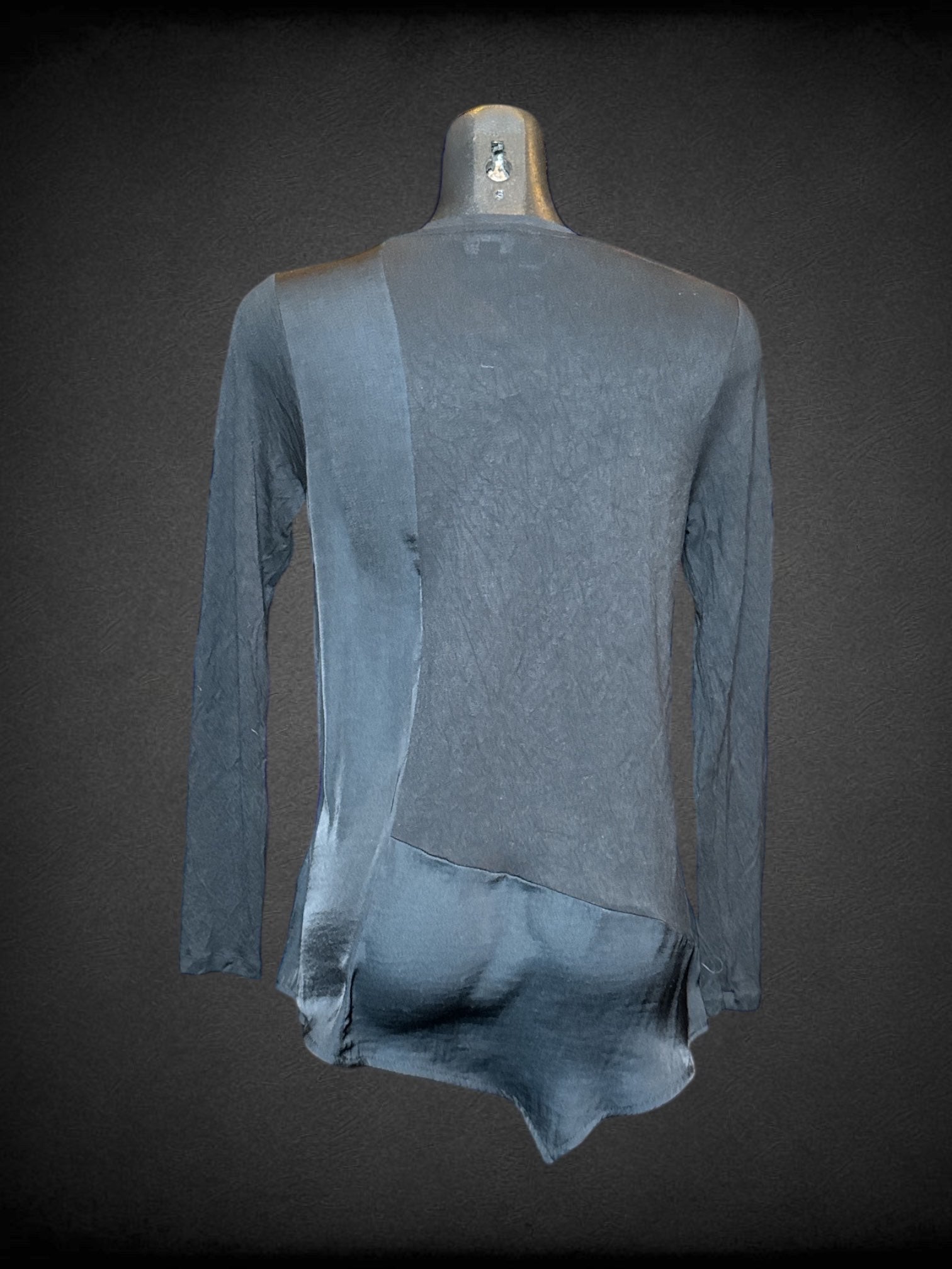 S Simply Vera Wang black long sleeve asymmetrical hem top with multiple fabrics