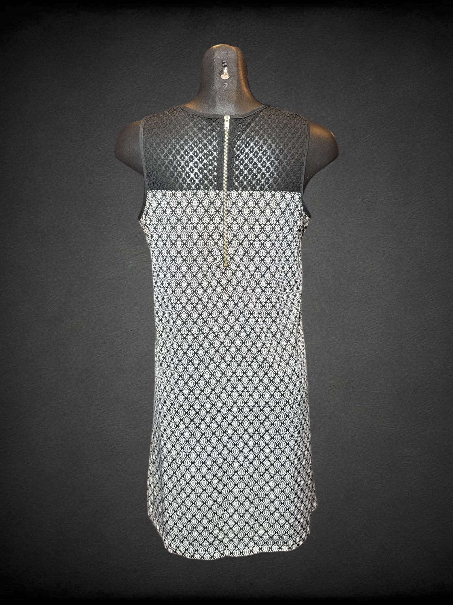 L Xhiliration black and white sleeveless botanical dress with short zipper on back