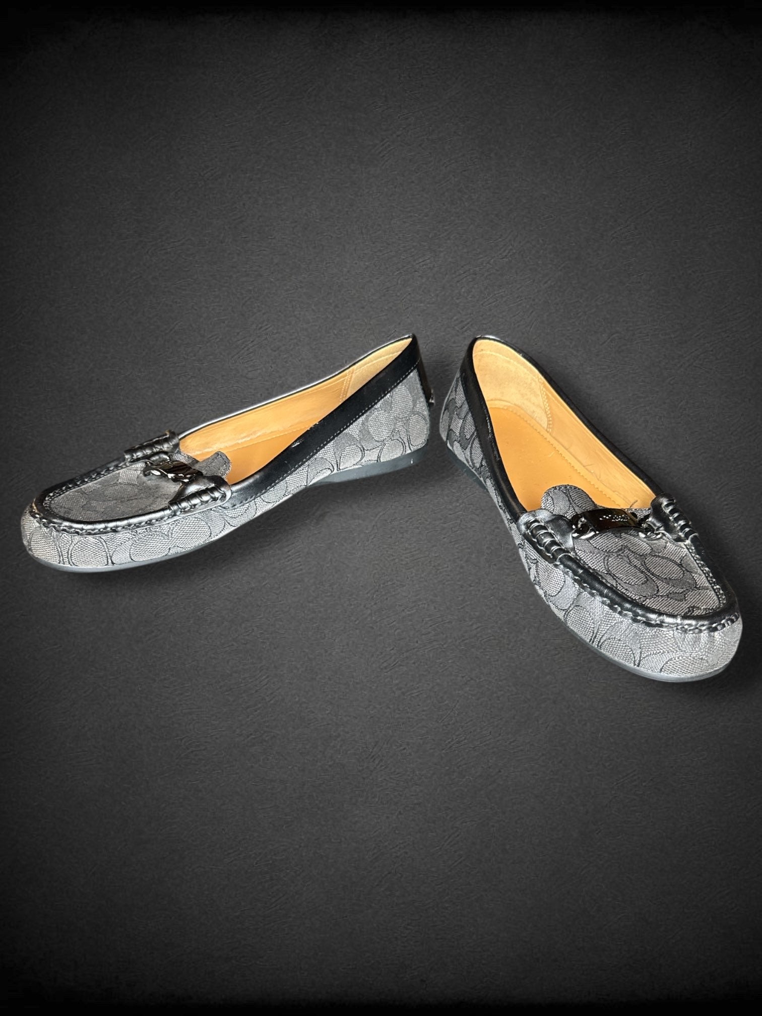 Size 9B women’s Coach grey flats with leather details