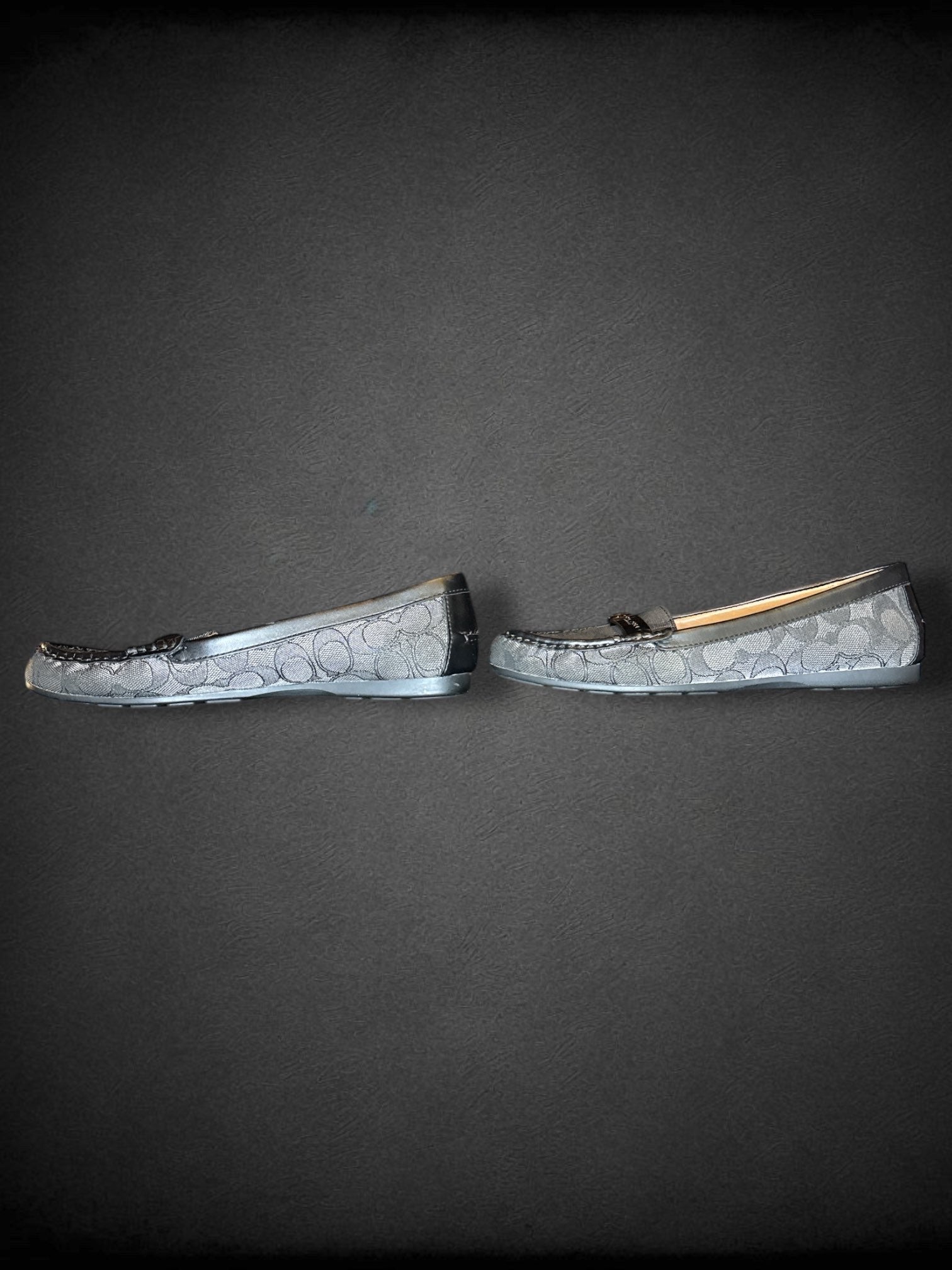 Size 9B women’s Coach grey flats with leather details