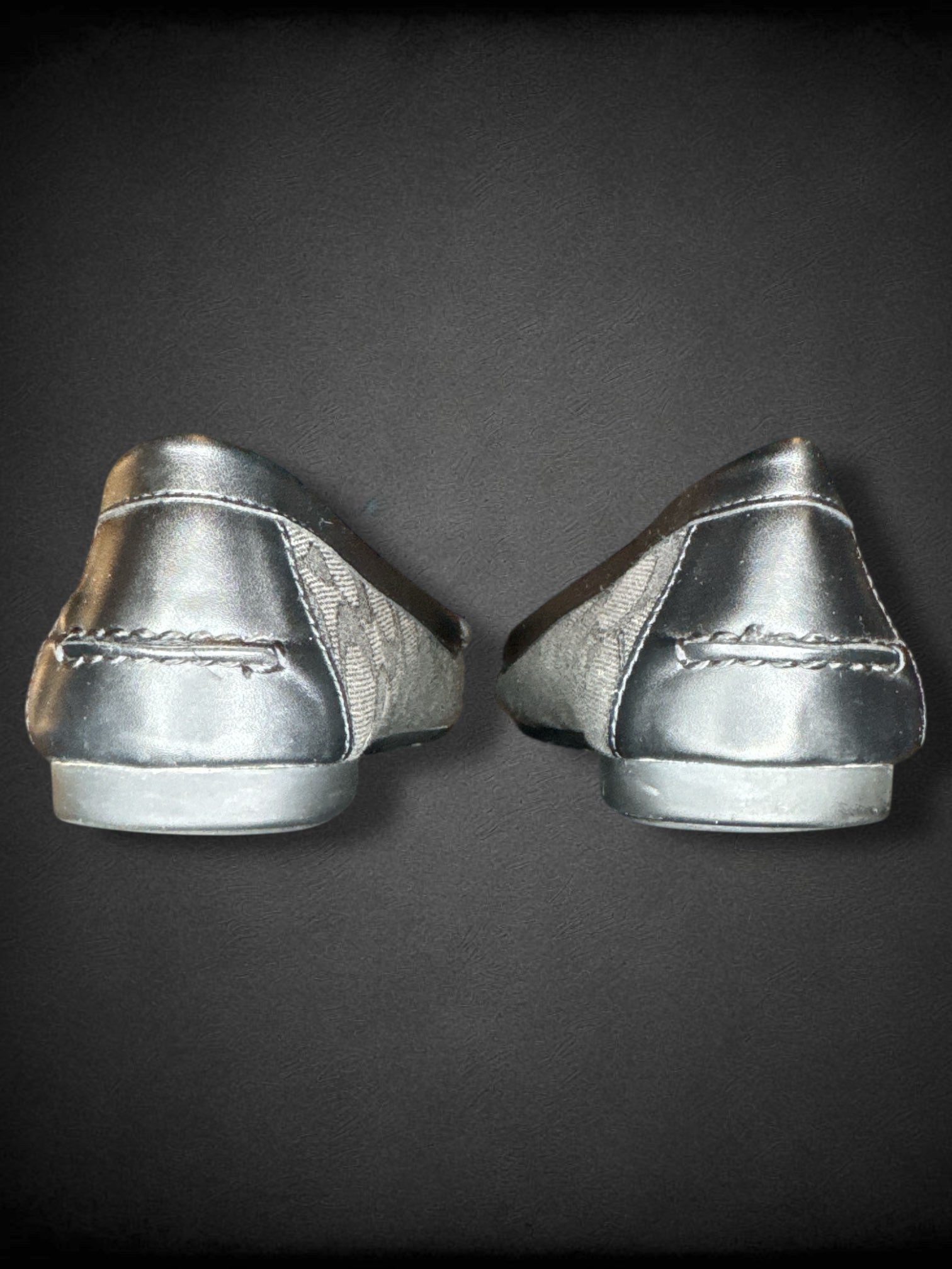 Size 9B women’s Coach grey flats with leather details