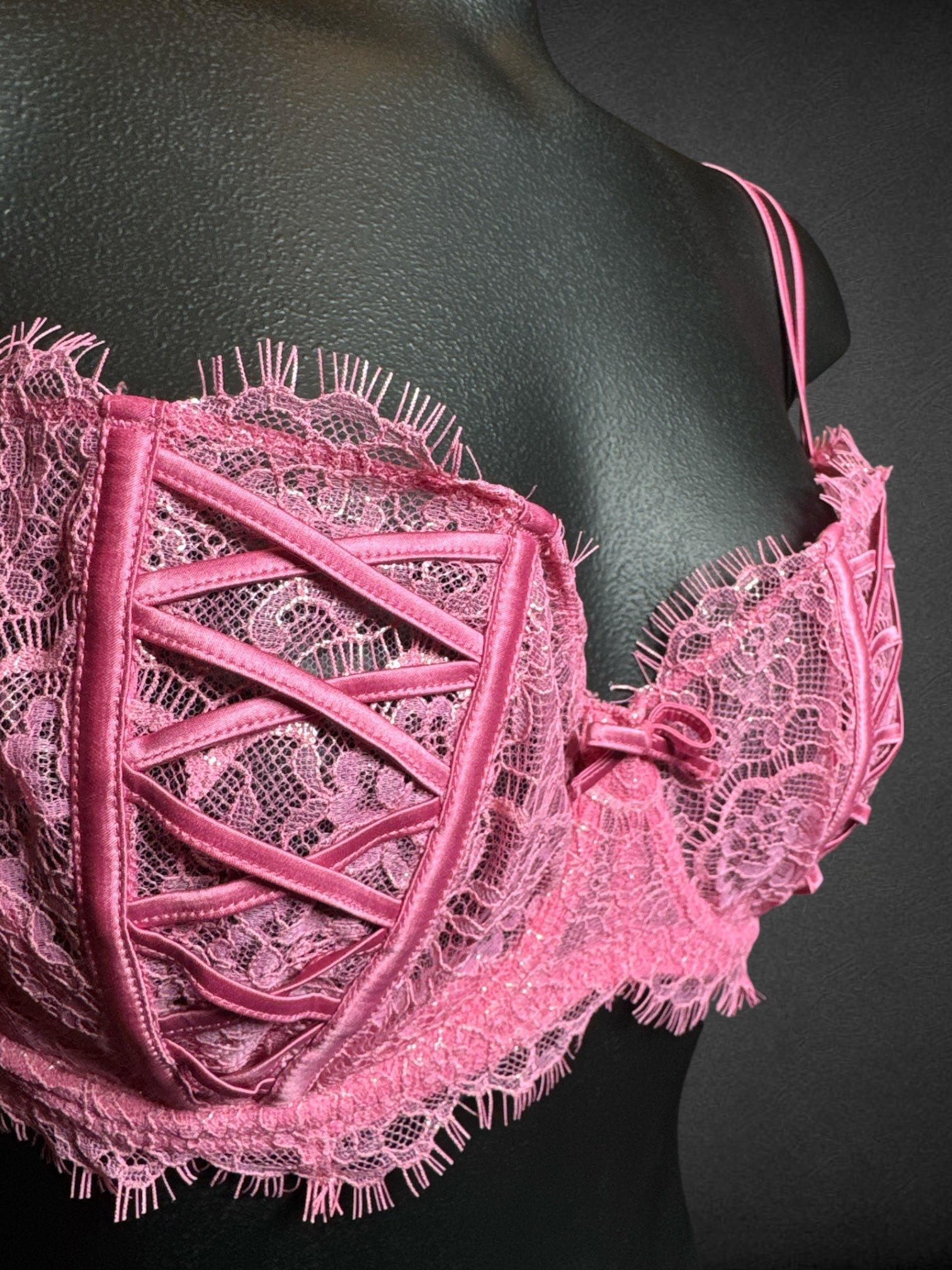 S VICTORIA’S SECRET NWT size 34DD Dream Angels push up without padding pink lace bra with faux lacing on cups