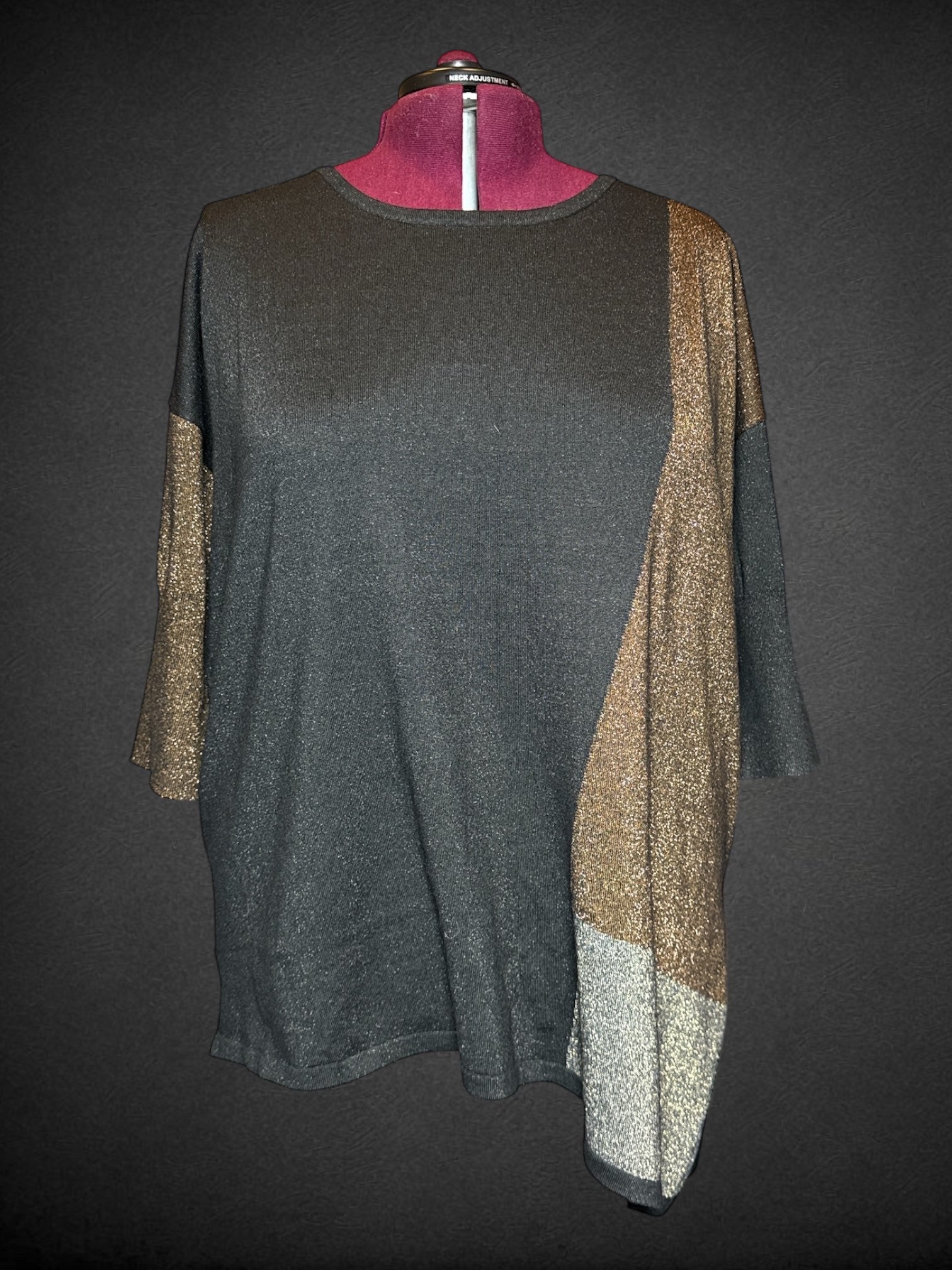 4X EVAN’S NWT black metallic quarter sleeve blouse with gold and silver metallic and asymmetrical hem