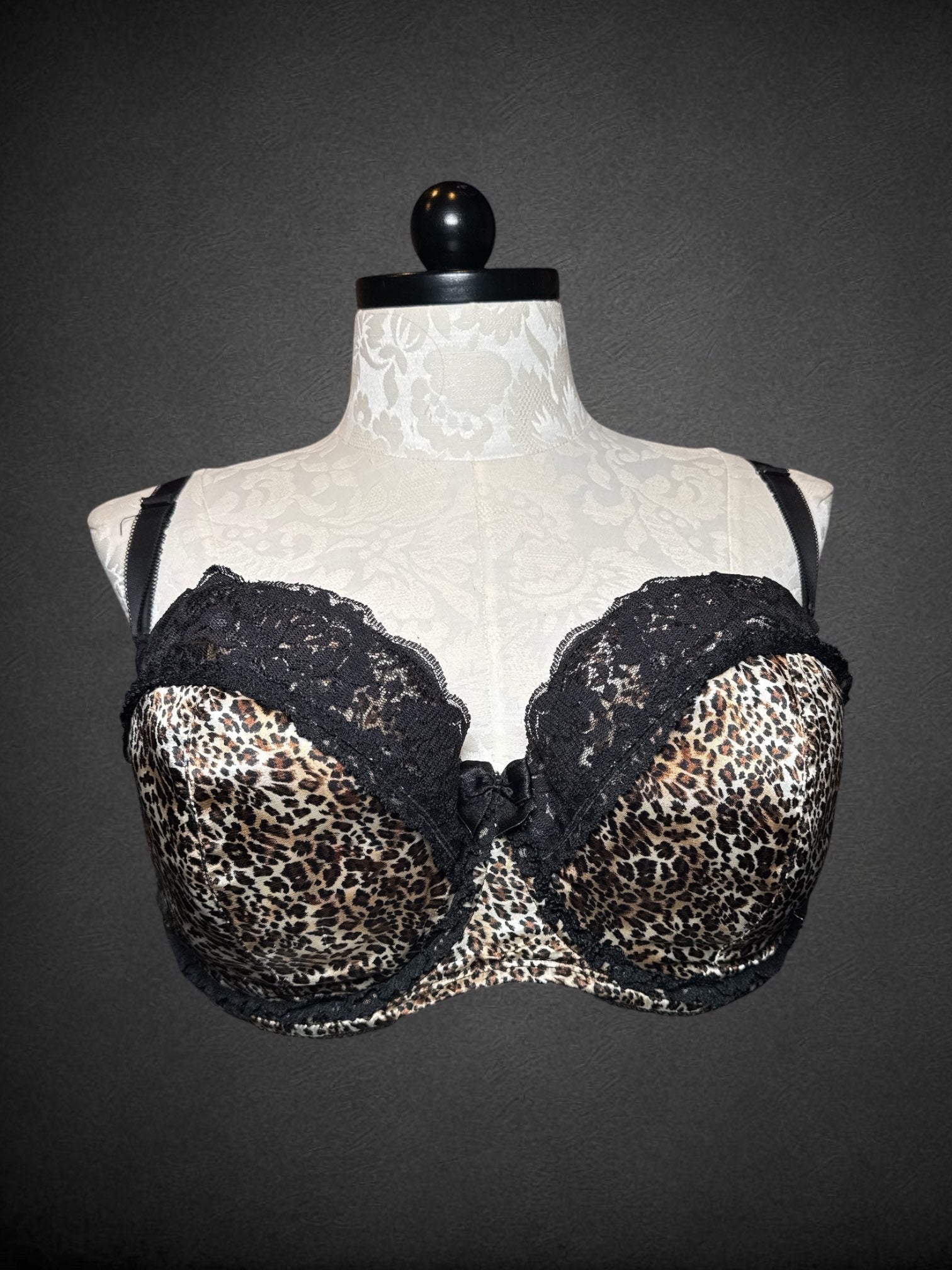 0X Smart & Sexy size 44DD leopard print and black lace bra