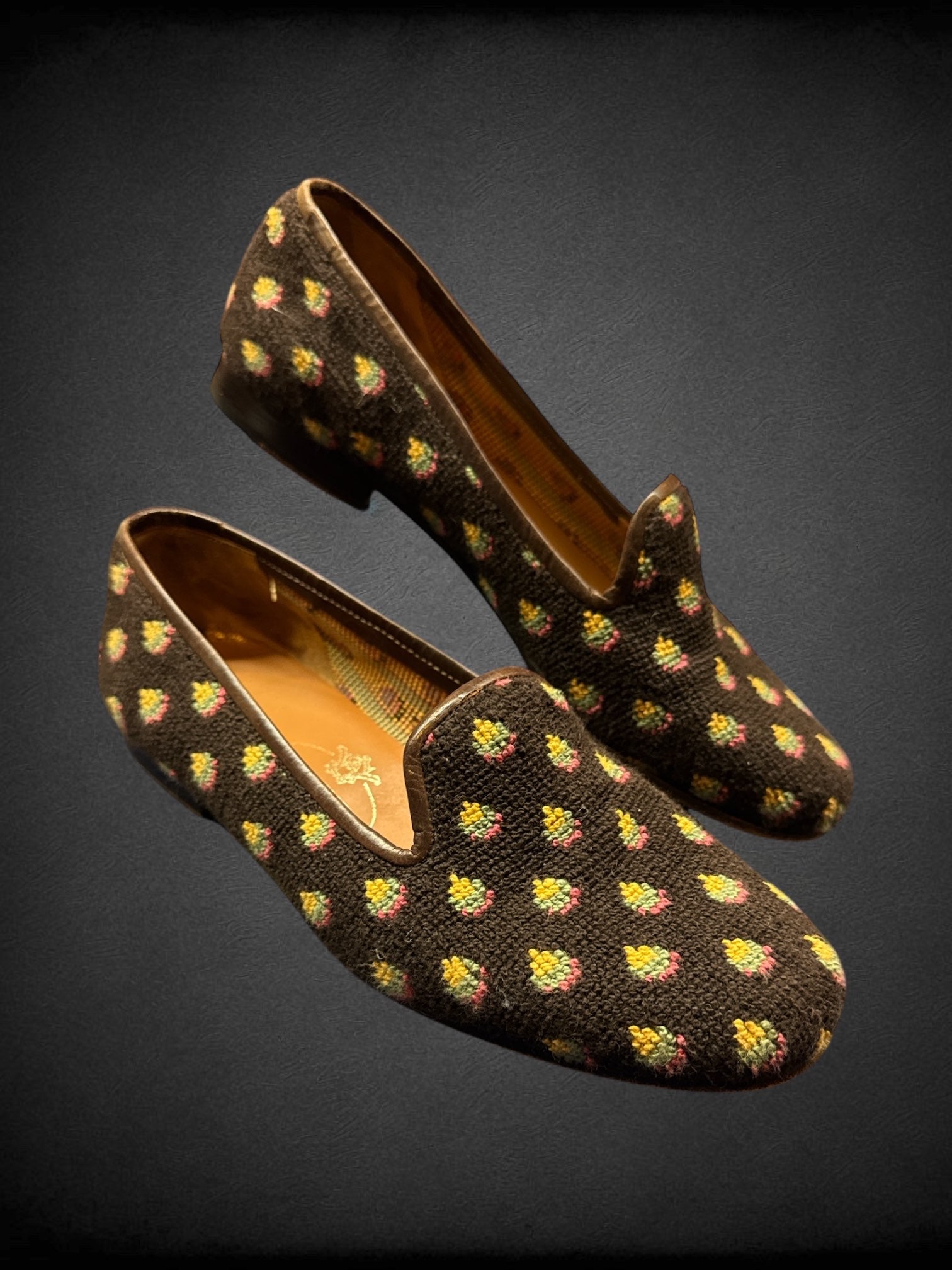 Size 7.5 Stubbs & Wooten brown allover needlepoint slip on loafer