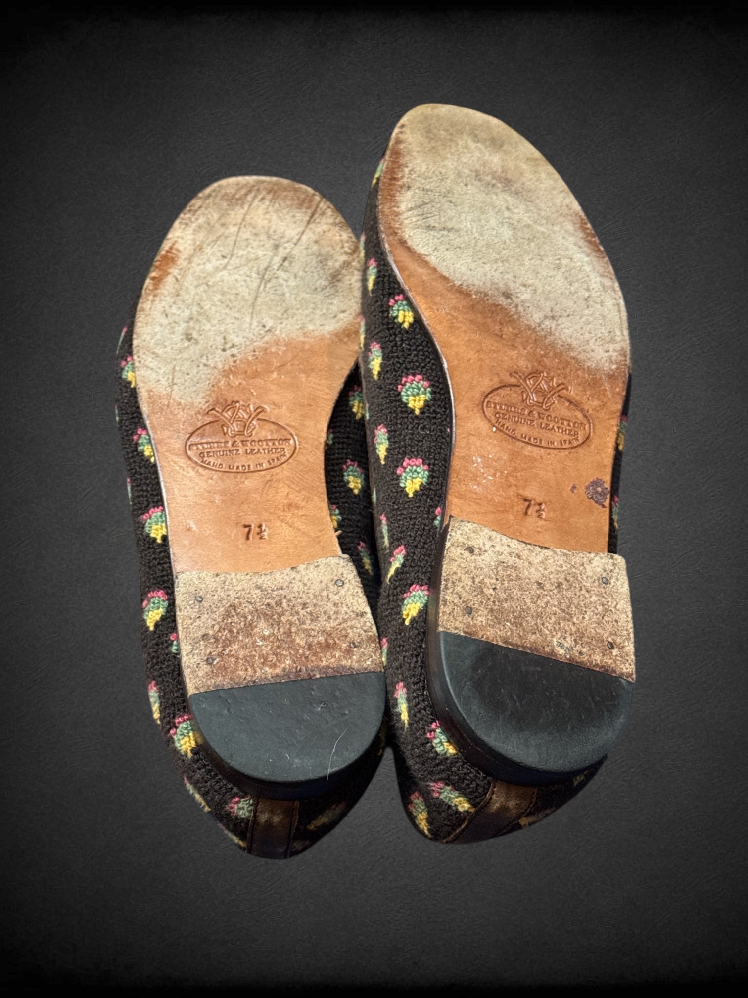 Size 7.5 Stubbs & Wooten brown allover needlepoint slip on loafer