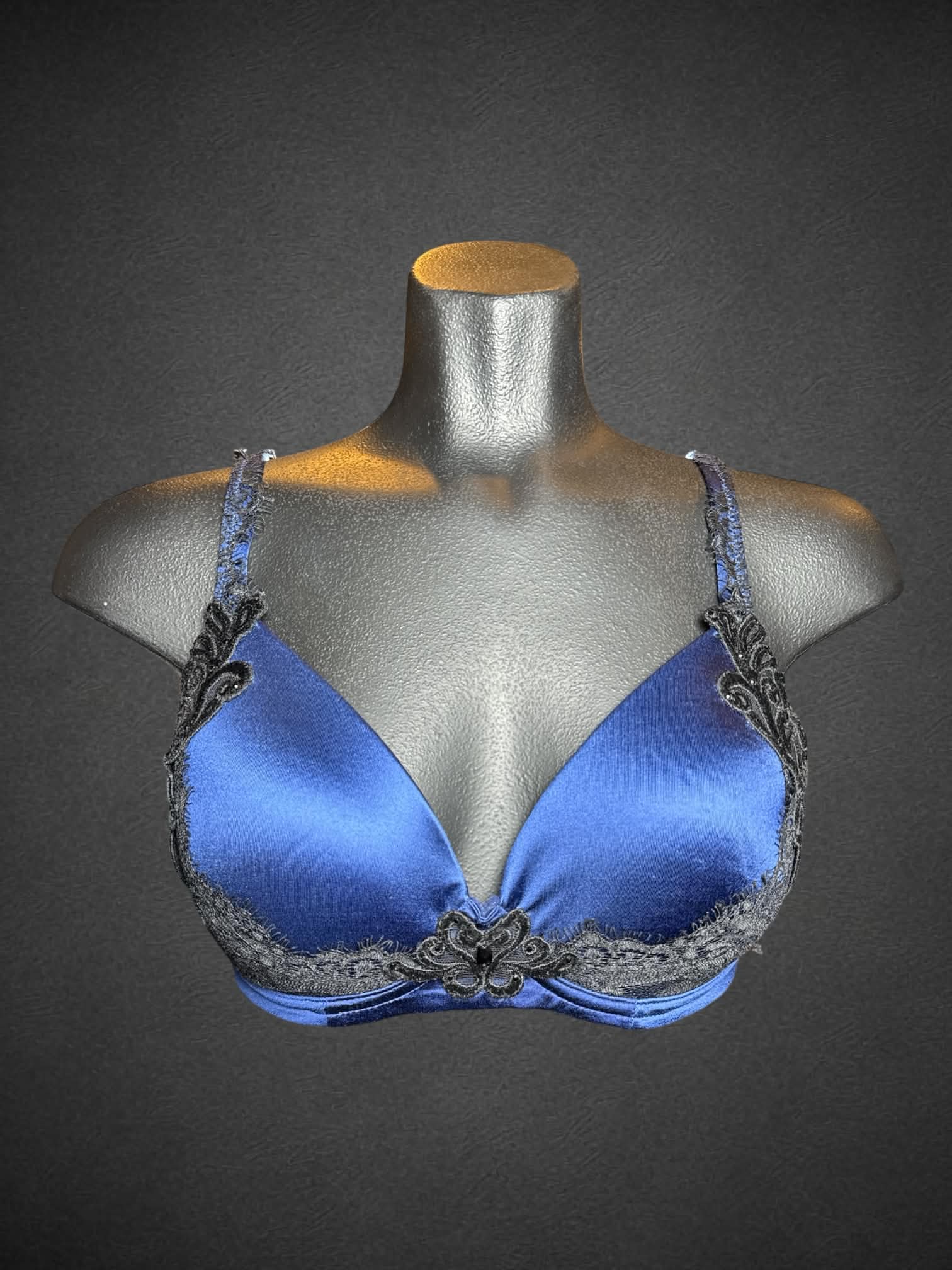 L Soma size 34D blue bra with black lace, embroidery, and sequins