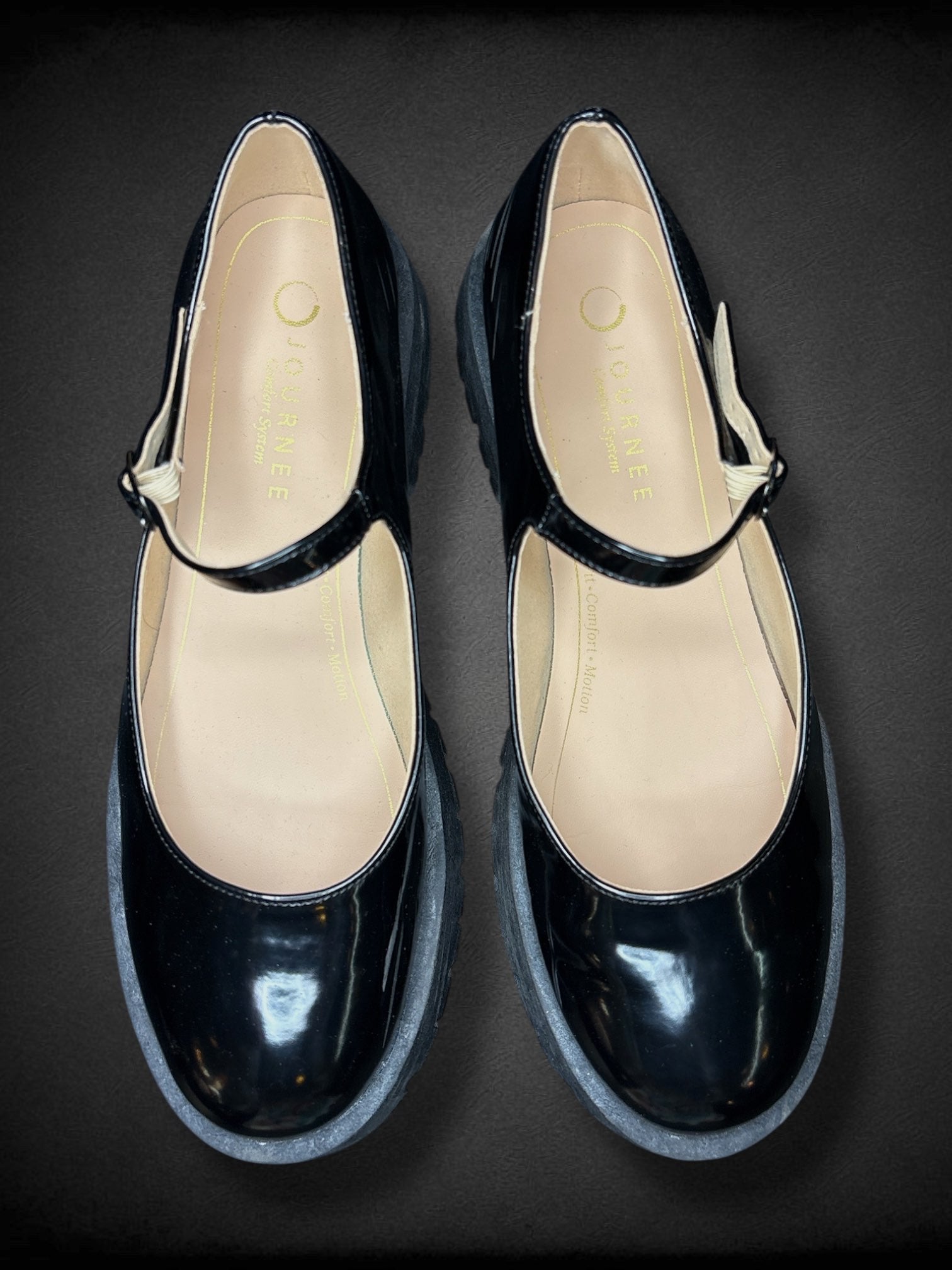 Women’s size 8.5M JOURNEE “Kamie” black Mary Jane style shiny platform shoes with original box