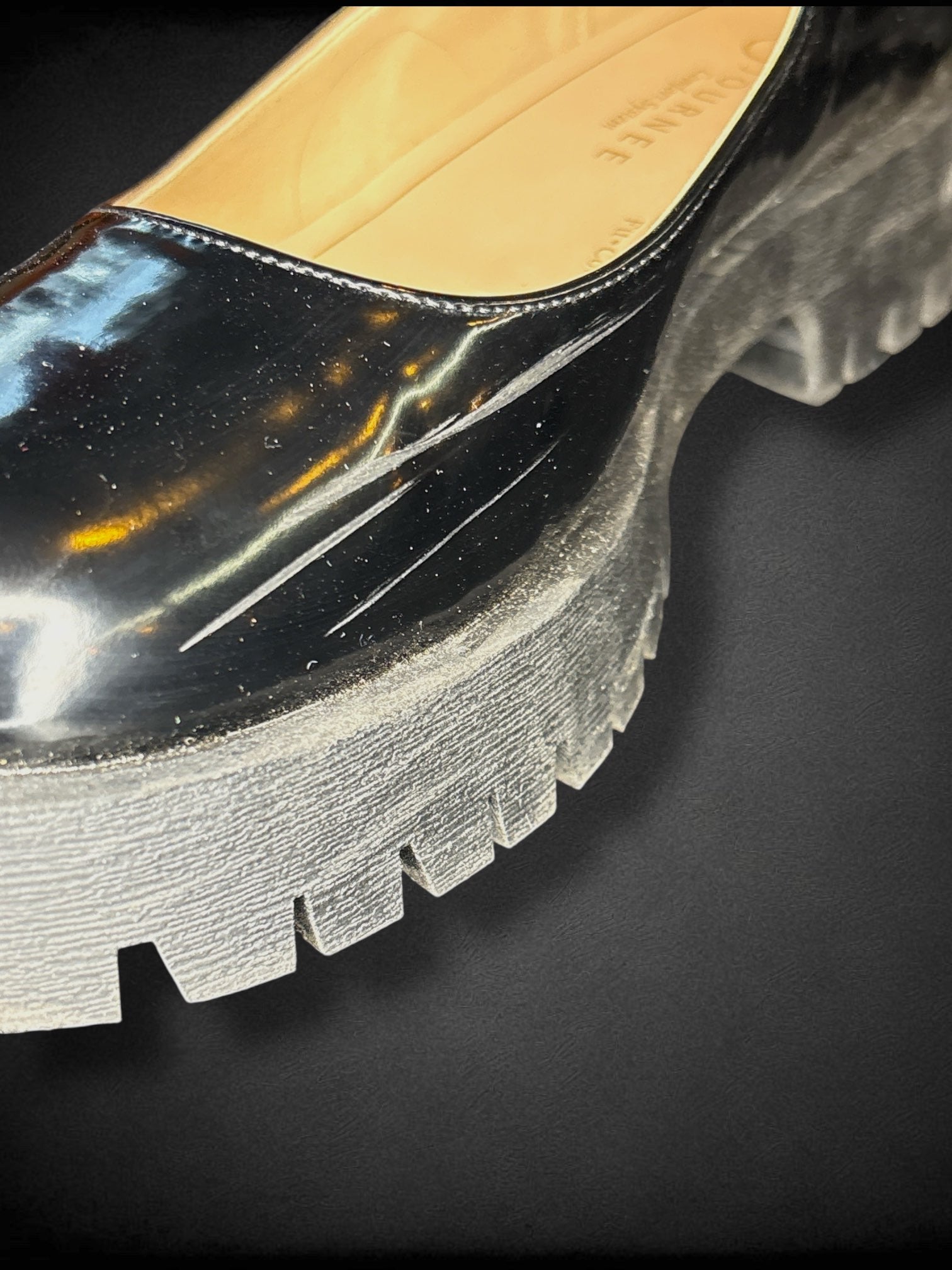 Women’s size 8.5M JOURNEE “Kamie” black Mary Jane style shiny platform shoes with original box