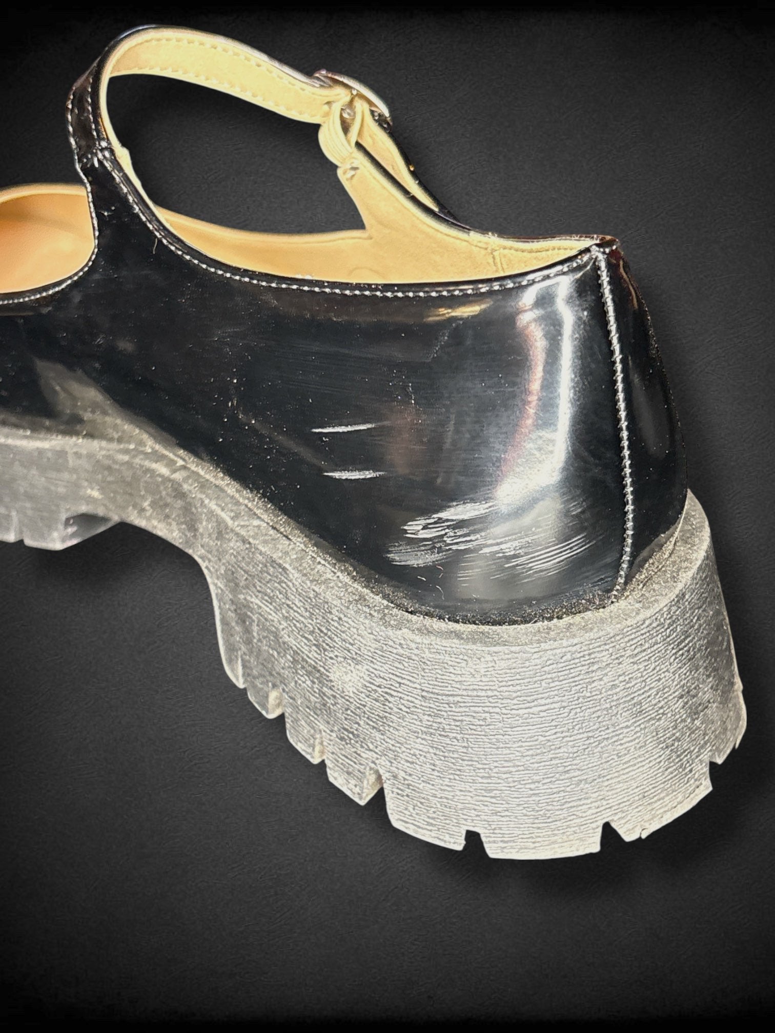 Women’s size 8.5M JOURNEE “Kamie” black Mary Jane style shiny platform shoes with original box