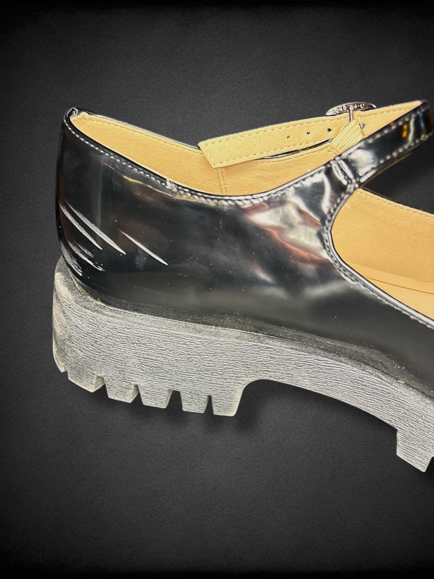 Women’s size 8.5M JOURNEE “Kamie” black Mary Jane style shiny platform shoes with original box