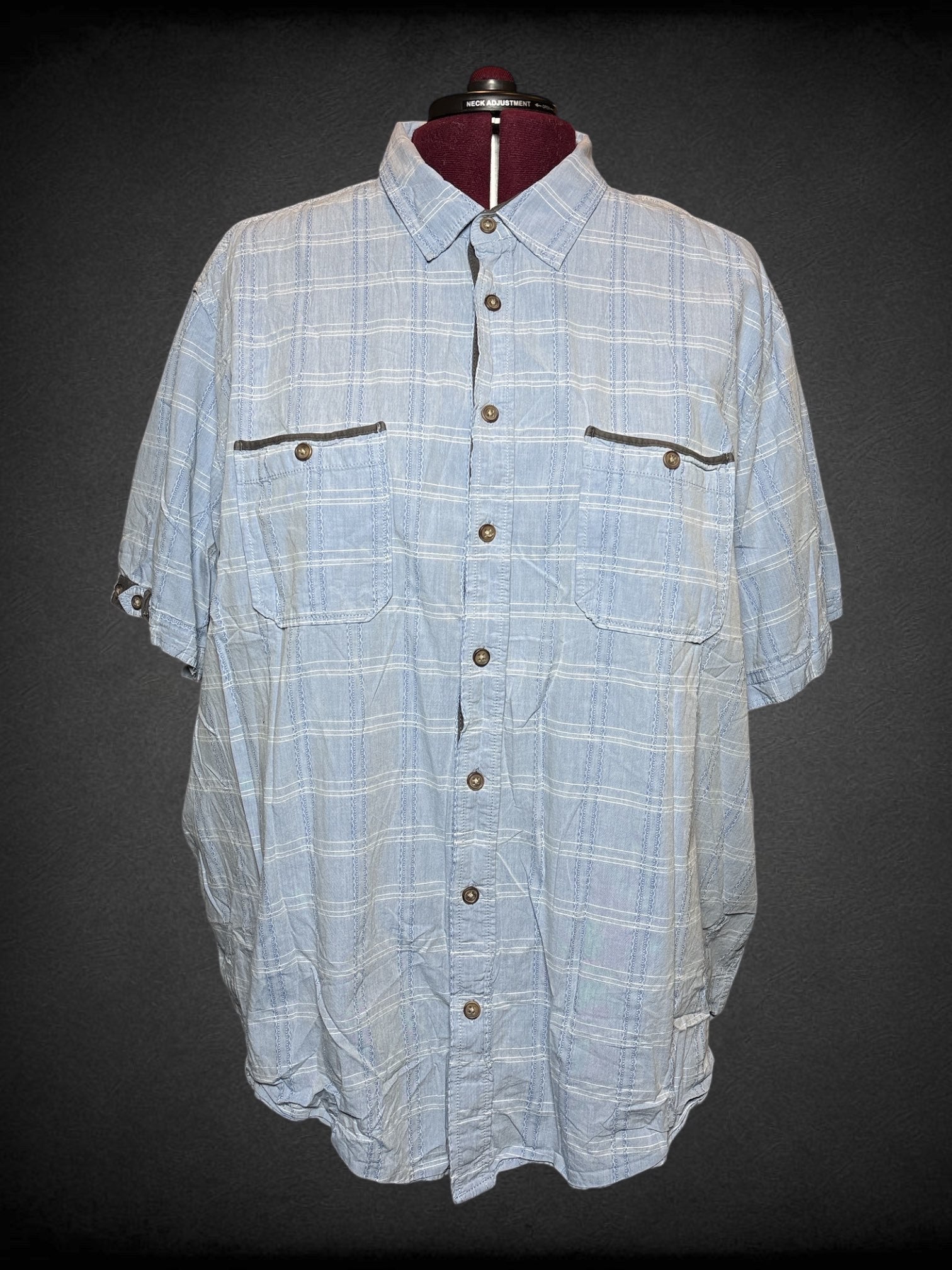 5X Canada blue and white plaid short sleeve button up top with two front button pockets