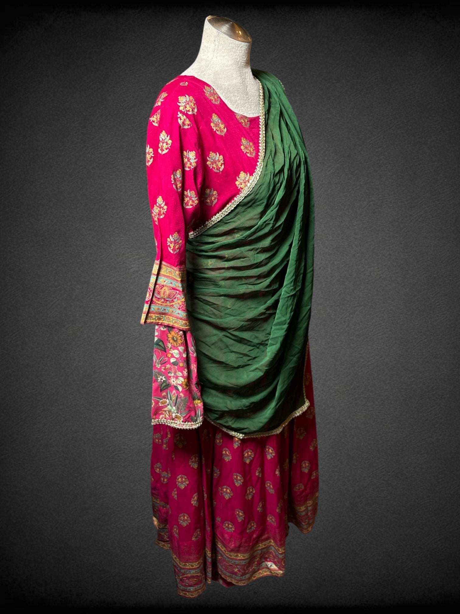 XL Janasya 4-piece set Forest green chiffon scarf with champagne metallic appliqué hems, pink floral dress with champagne metallic appliqué hems and matching drawstring flowy pants, fuschia dress with floral pattern and tie back with tassels