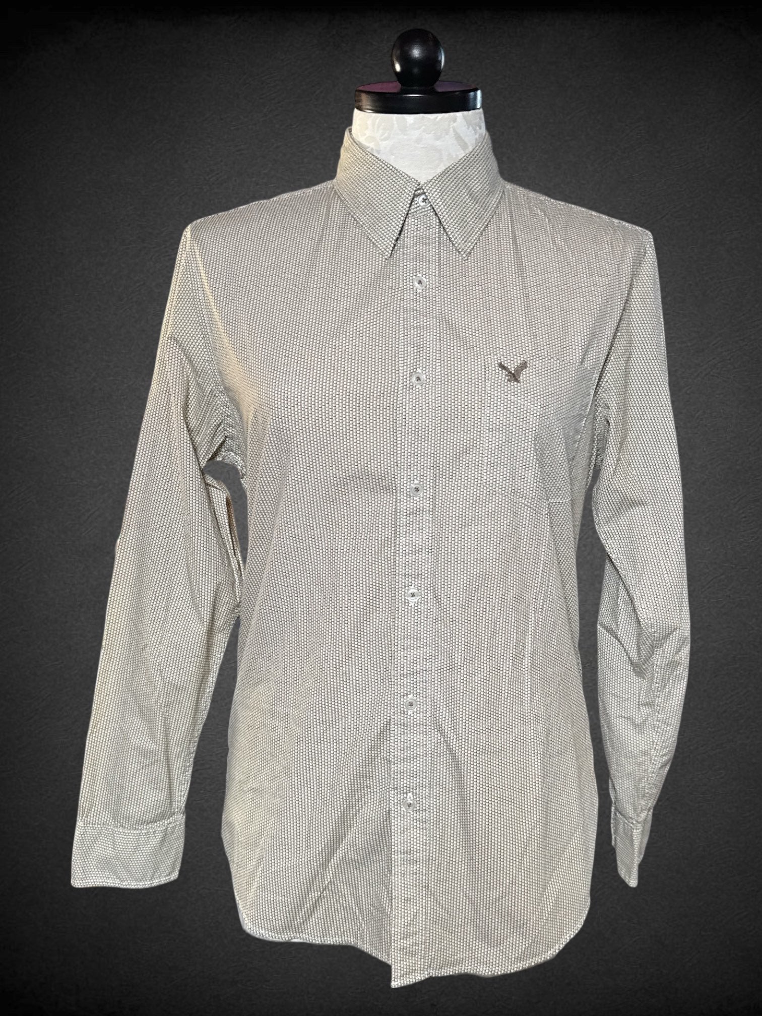 XL American Eagle Outfitters tan patterned one sleeve button up with one front pockets, and eagle logo