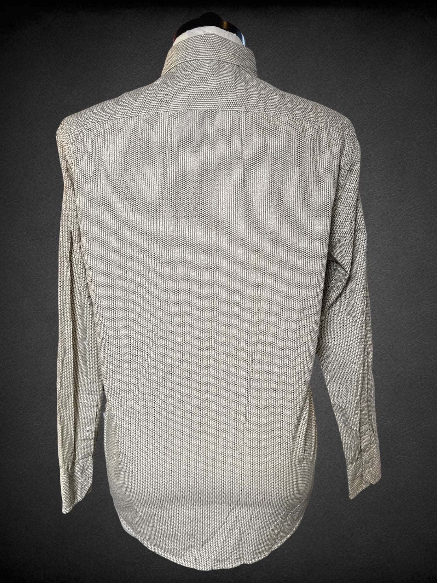 XL American Eagle Outfitters tan patterned one sleeve button up with one front pockets, and eagle logo