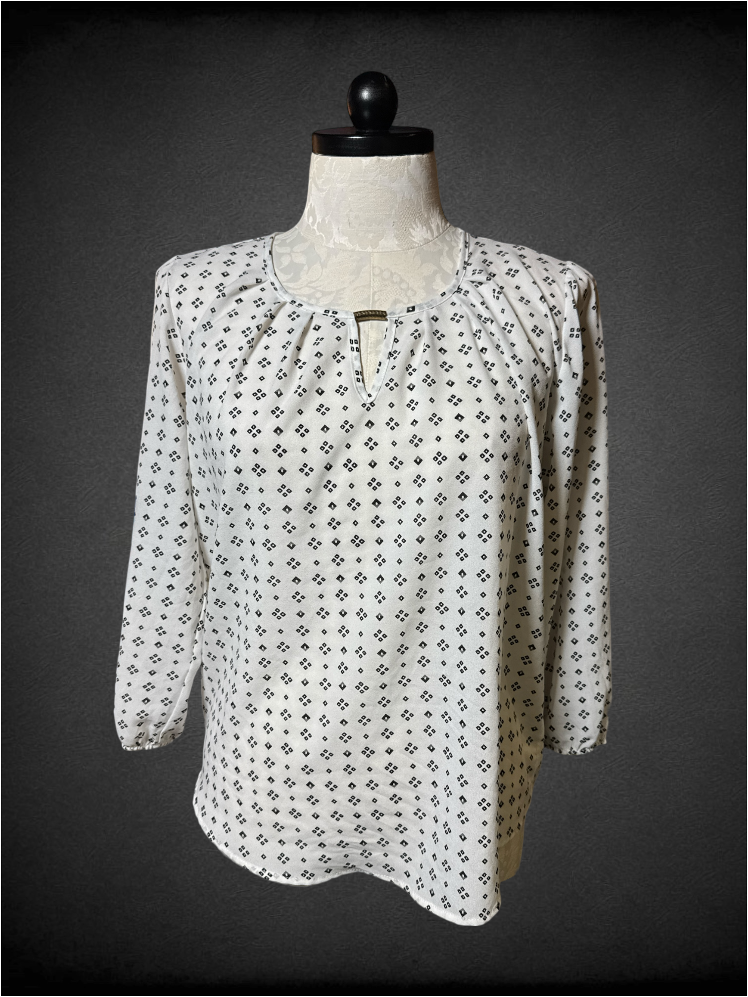 2X Jon & Anna white blouse with geometric design and metal accent