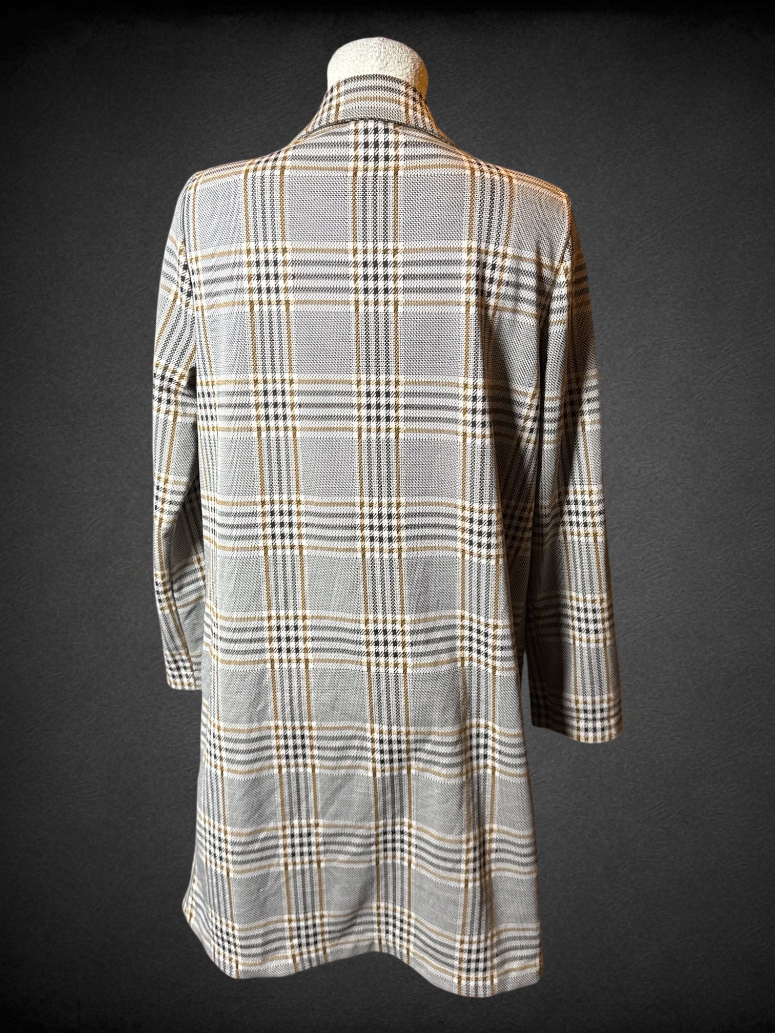 L Melloday white, black, and brown houndstooth checkered design, and pockets