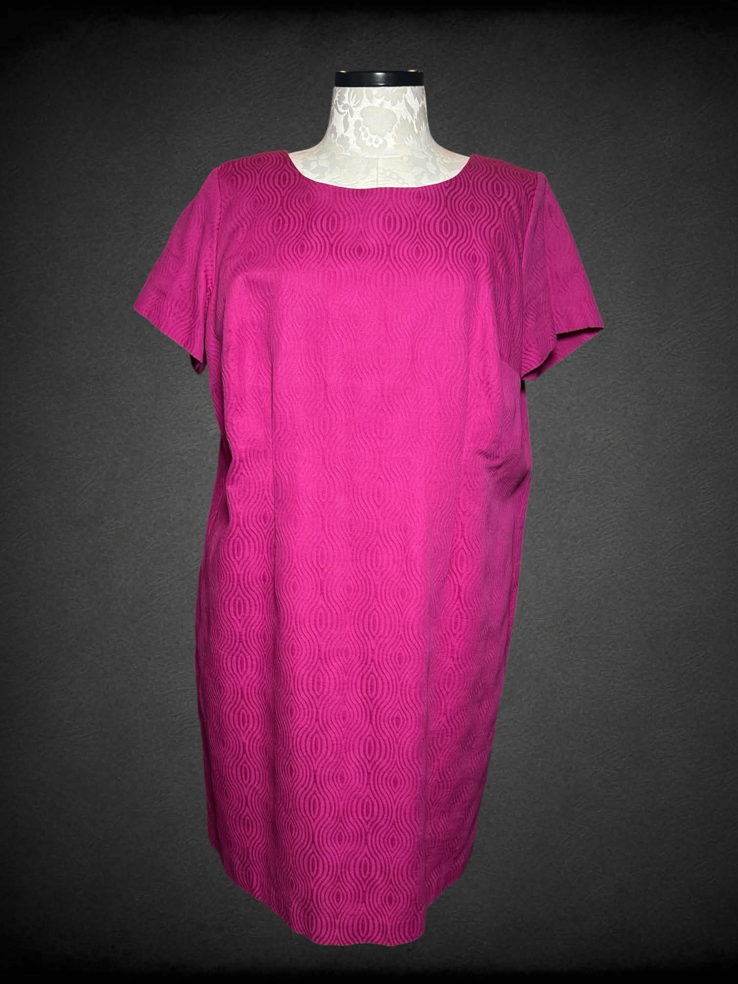 2x TALBOTS magenta short sleeve dress with wavy pattern
