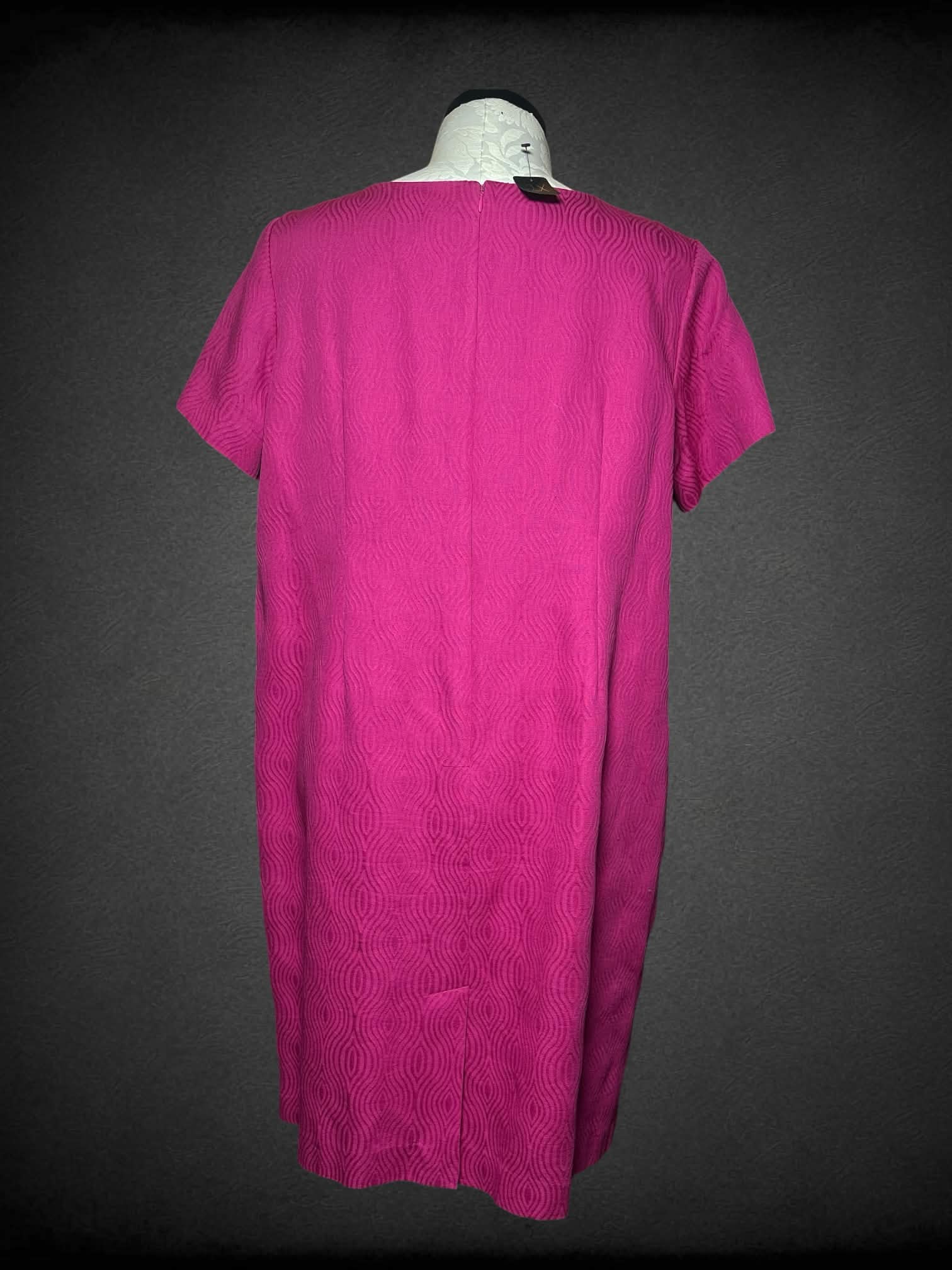 2x TALBOTS magenta short sleeve dress with wavy pattern