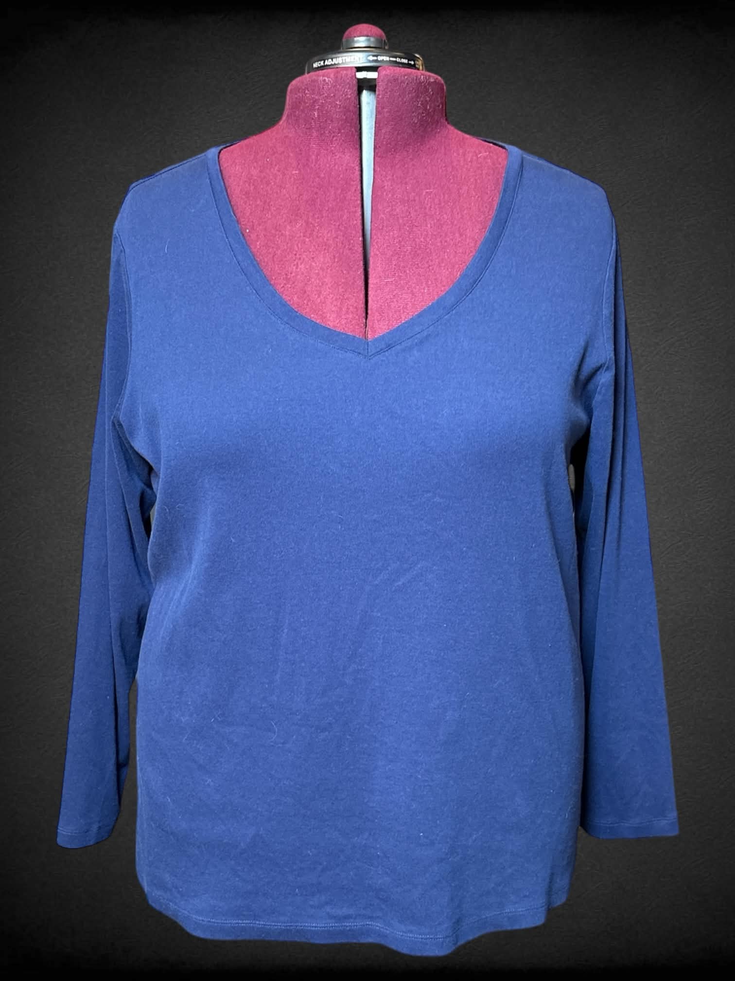 4X St John’s Bay navy blue long sleeve top with deep neck