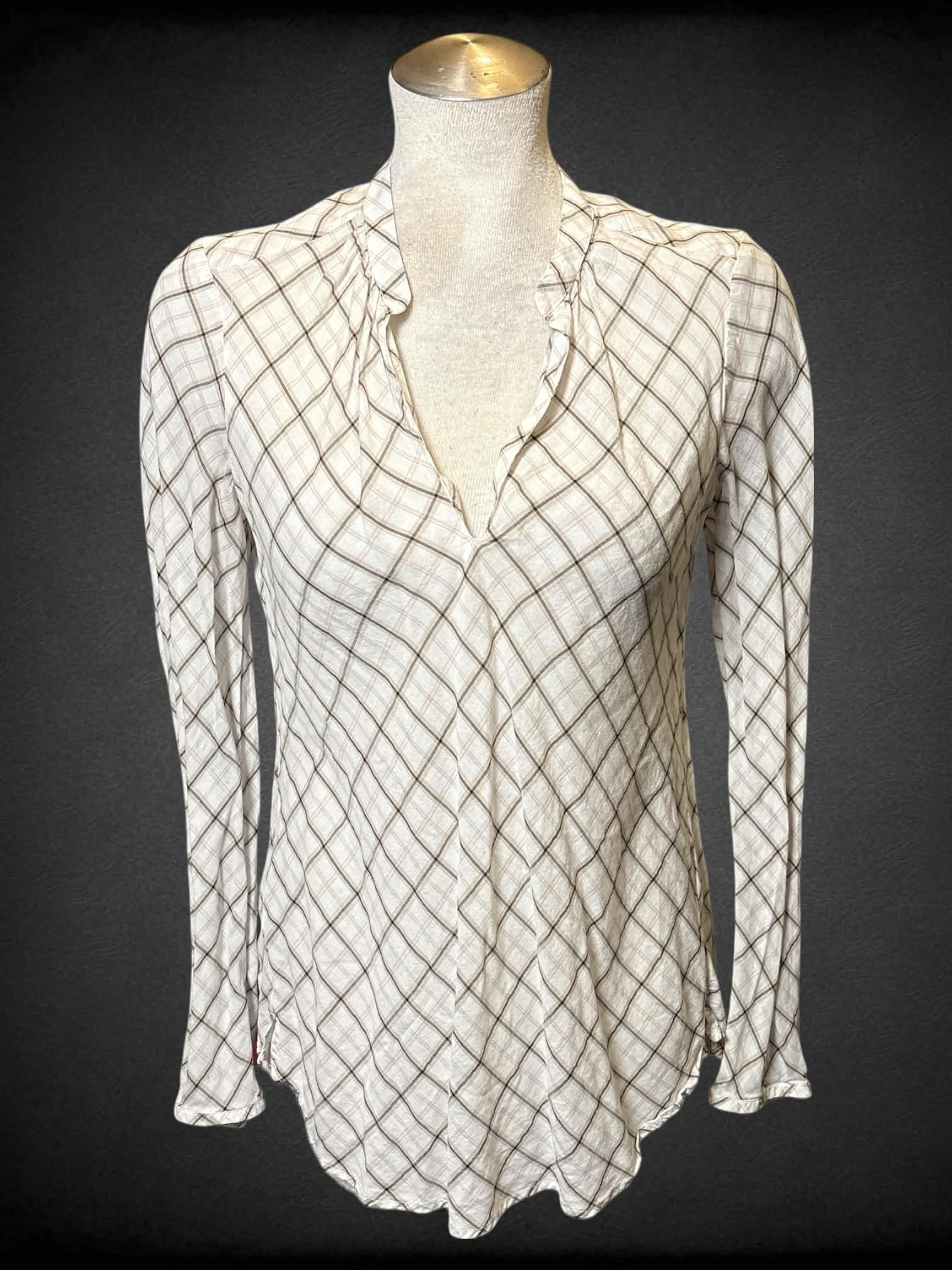 L Gap white plaid long sleeve top with v neck