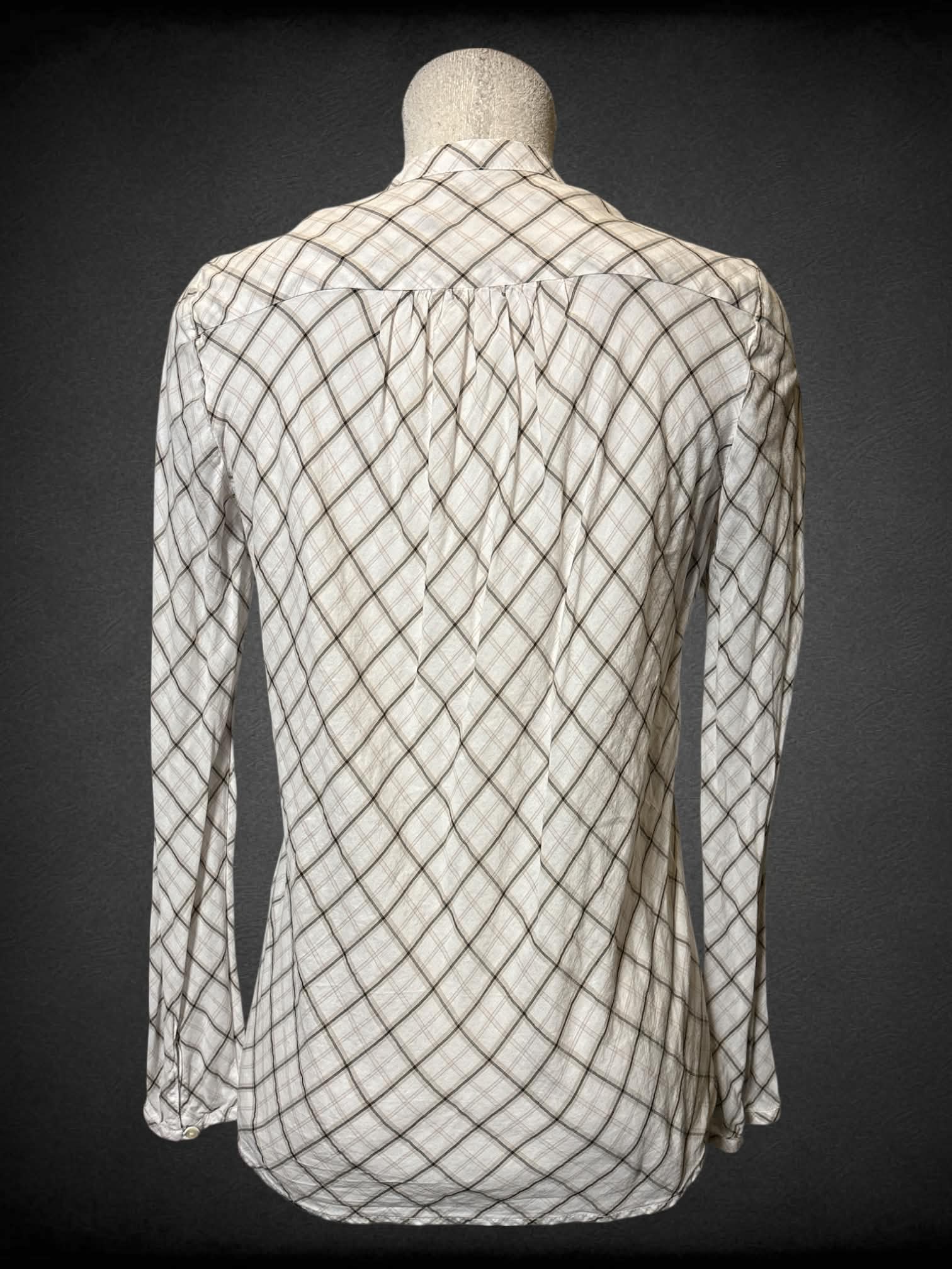 L Gap white plaid long sleeve top with v neck