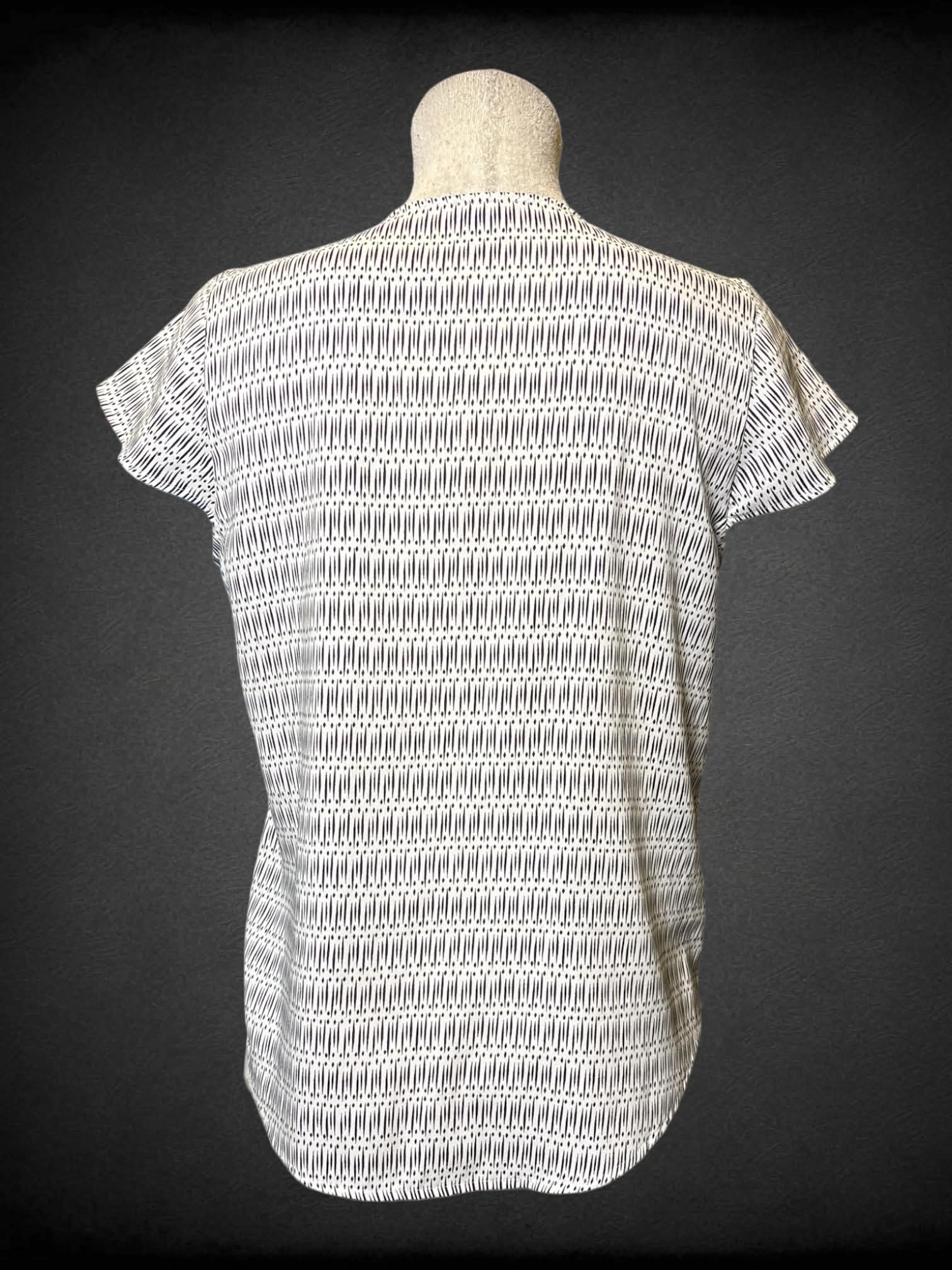 L Ann Taylor white and black short sleeve top with crochet cutout design on neckline