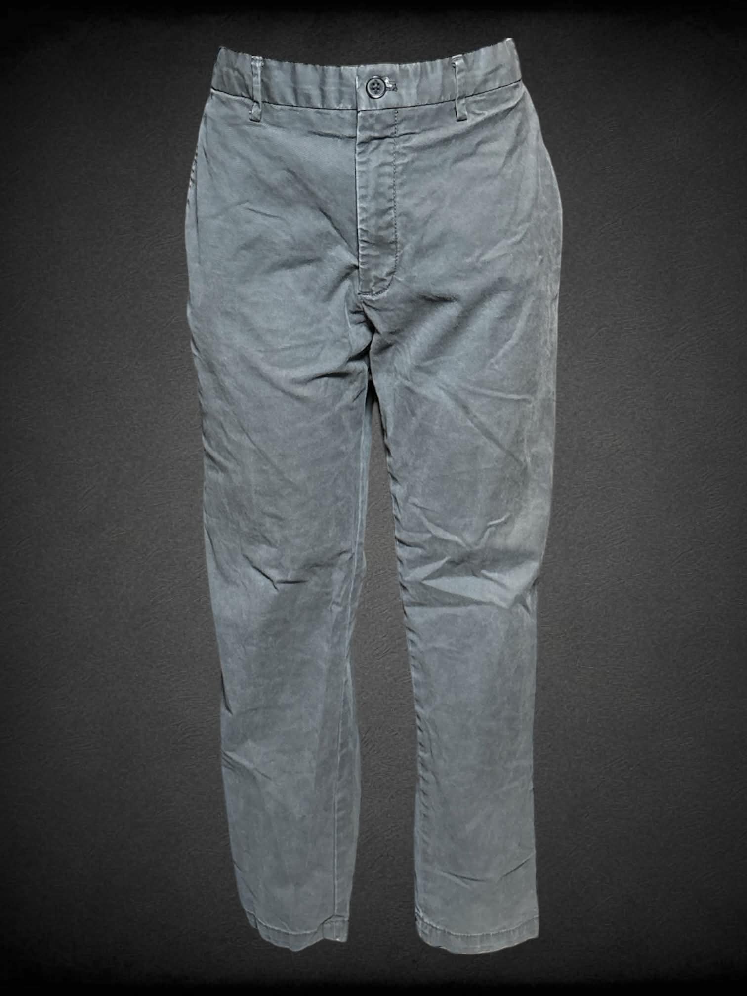 L Banana Republic grey pants with double button/zipper closure on front, and pockets