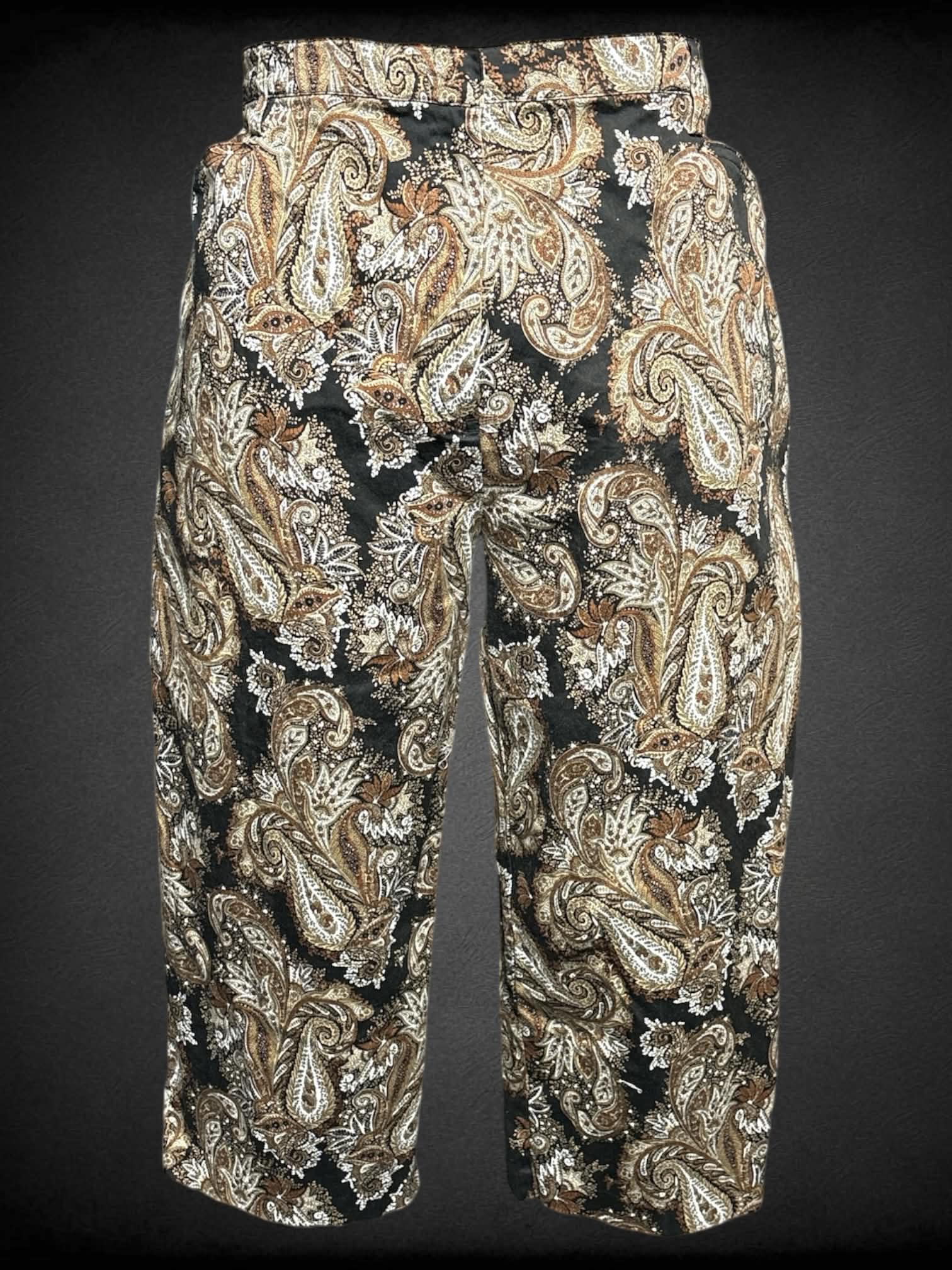 0X White Stag black oats with brown and gold paisley design, elastic waist, & pockets