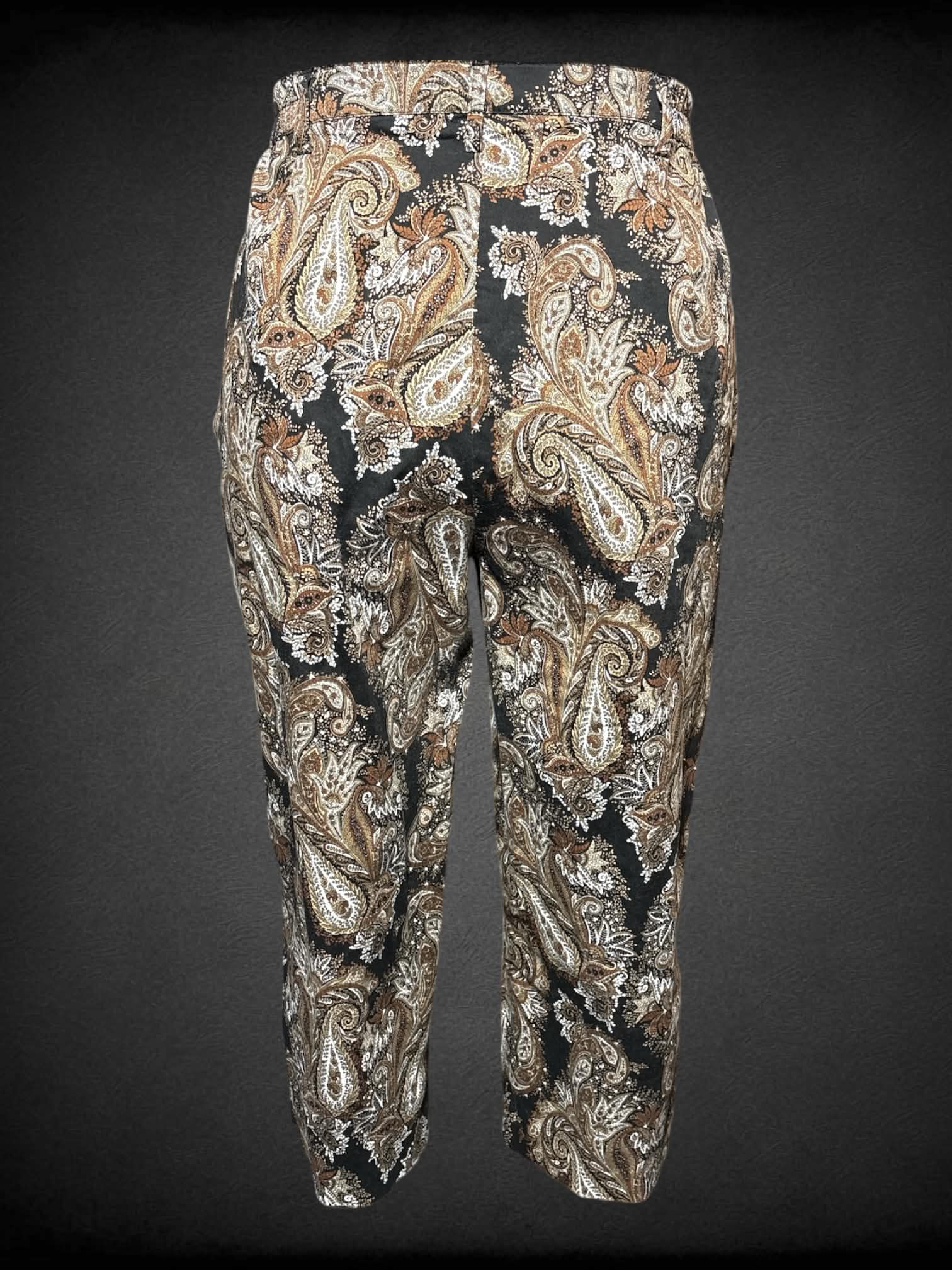 0X White Stag black oats with brown and gold paisley design, elastic waist, & pockets
