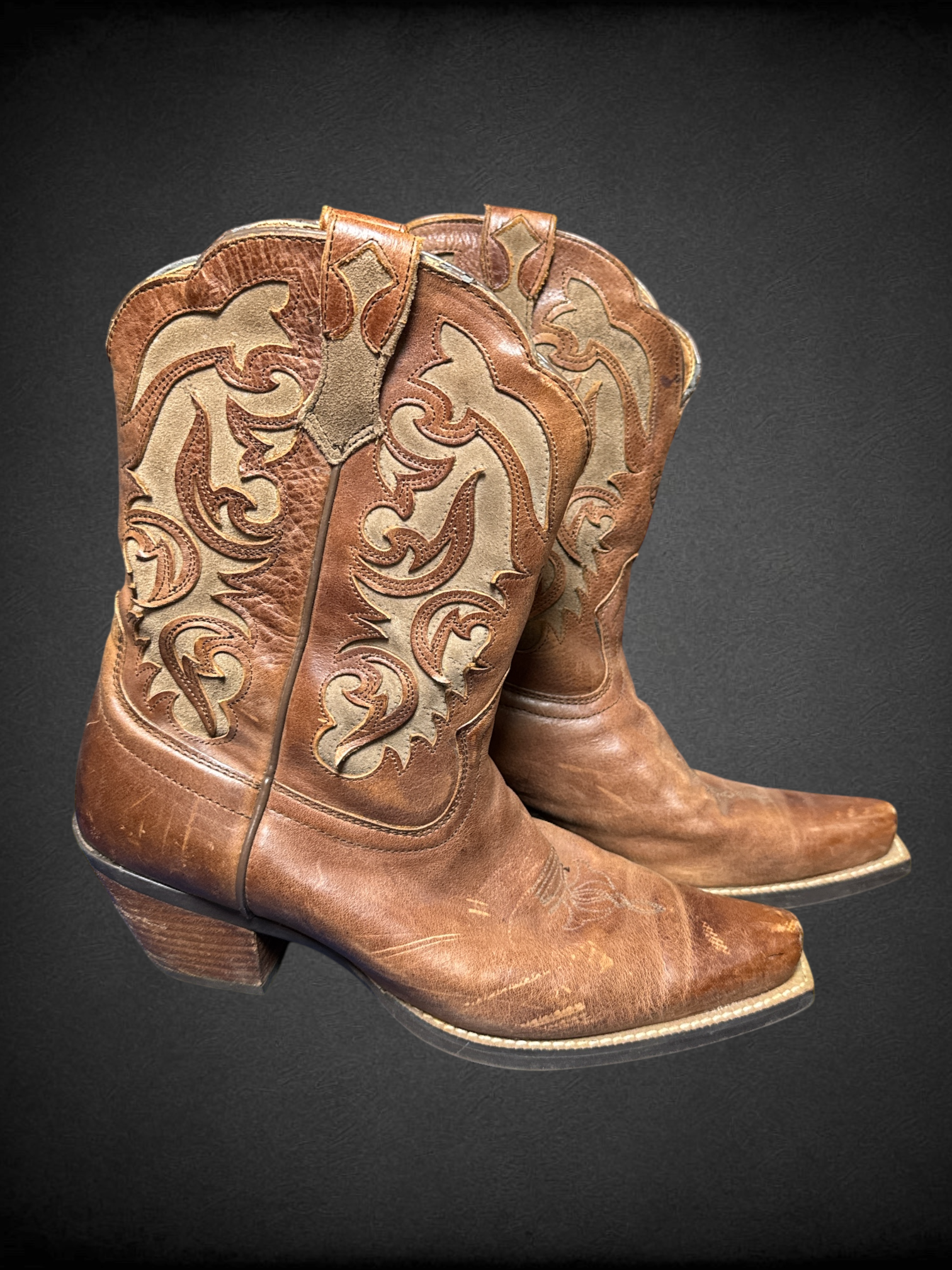 Size 8.5 Ariat Women's Round Up Bliss Western Boots with full-grain leather and intricate cutouts