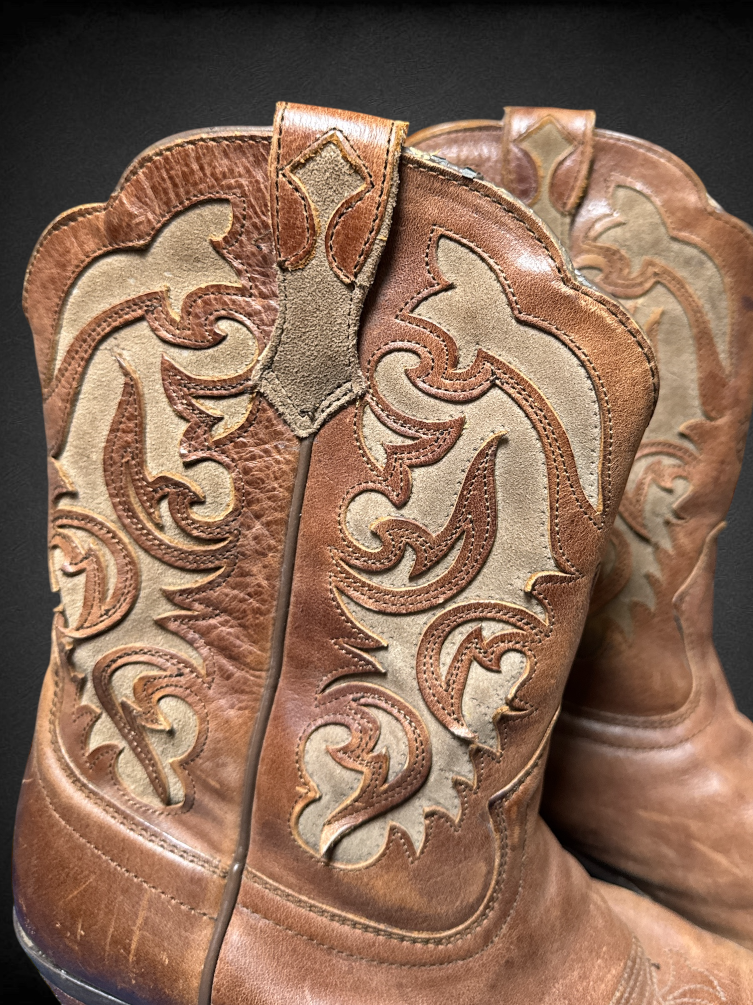 Size 8.5 Ariat Women's Round Up Bliss Western Boots with full-grain leather and intricate cutouts