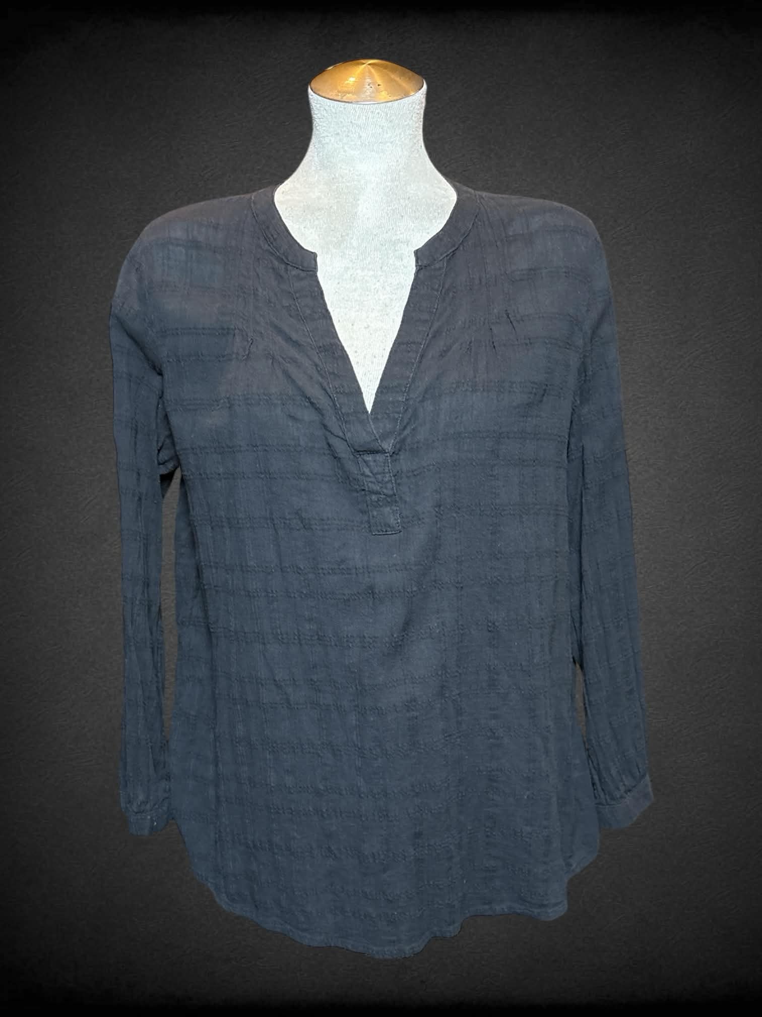 L Old Navy black long sleeve waffle kit top with v neck