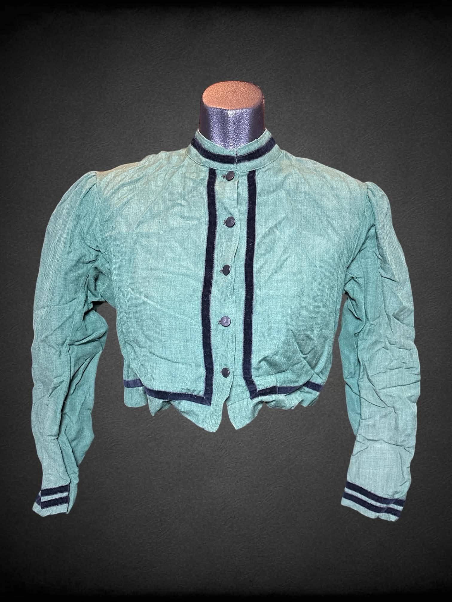 S Green long sleeve cropped top with buttons and clasp on neck, and black velvet details