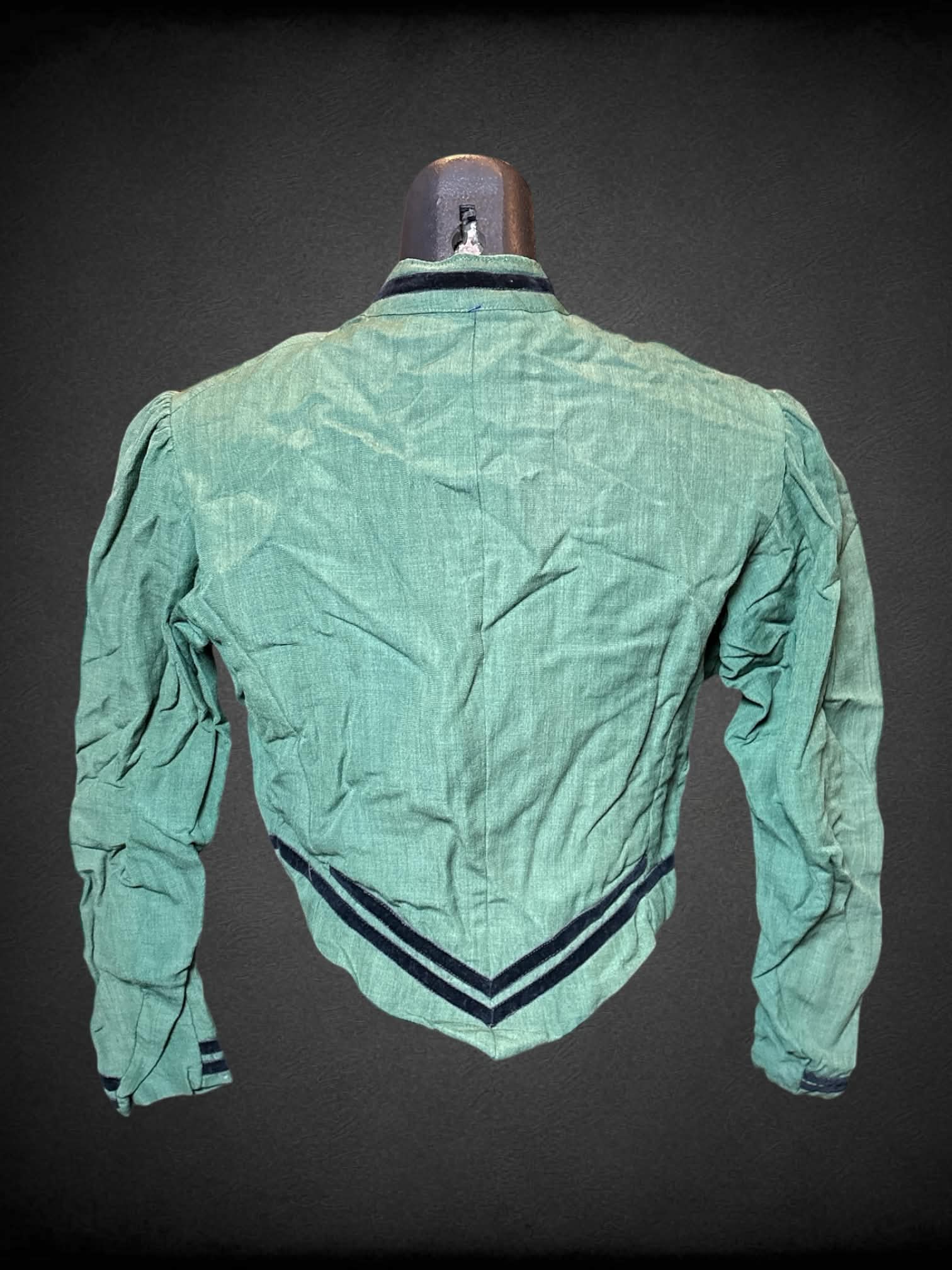 S Green long sleeve cropped top with buttons and clasp on neck, and black velvet details