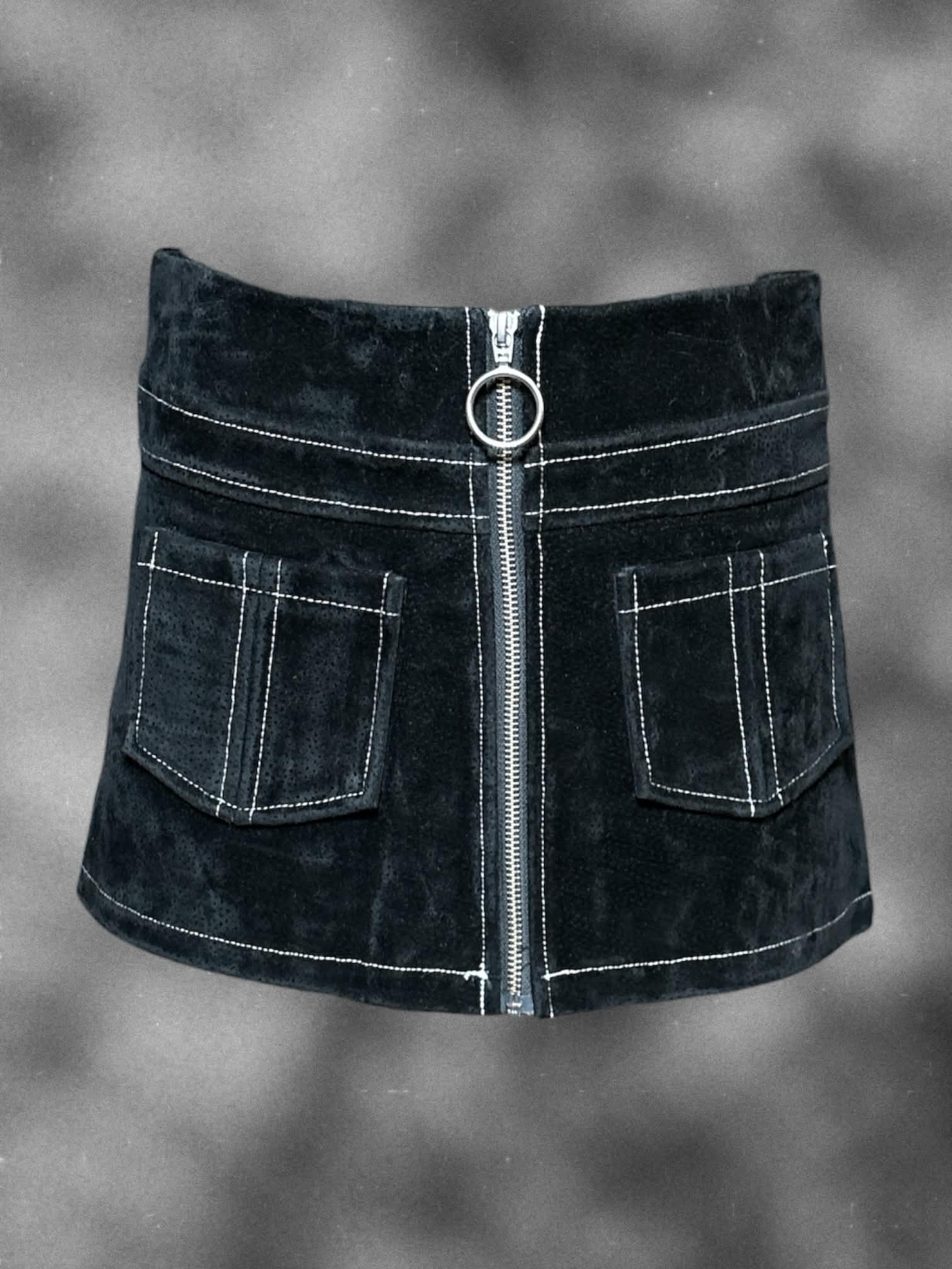 S Unif suede-like skirt with zipper on front, pockets, and lining